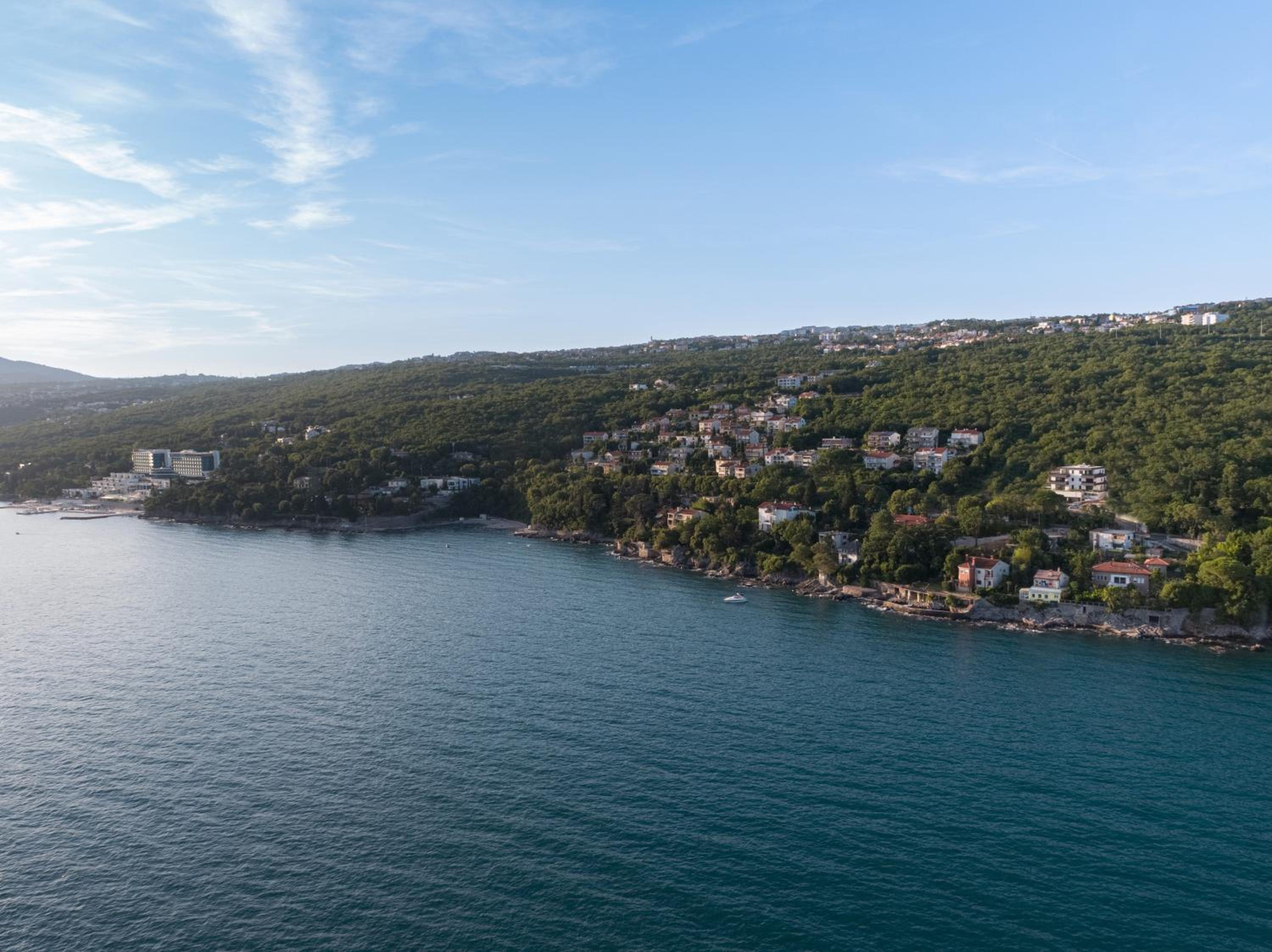 The Blue Star luxury apartment with a sea view and a private parking view 5