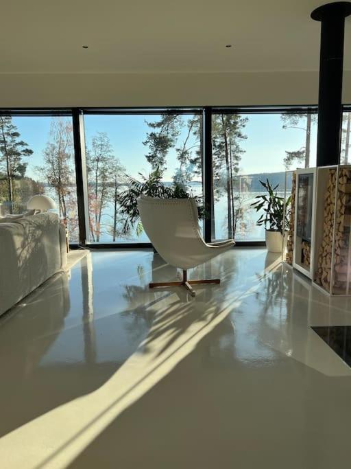Unique lakehouse Villa Valo