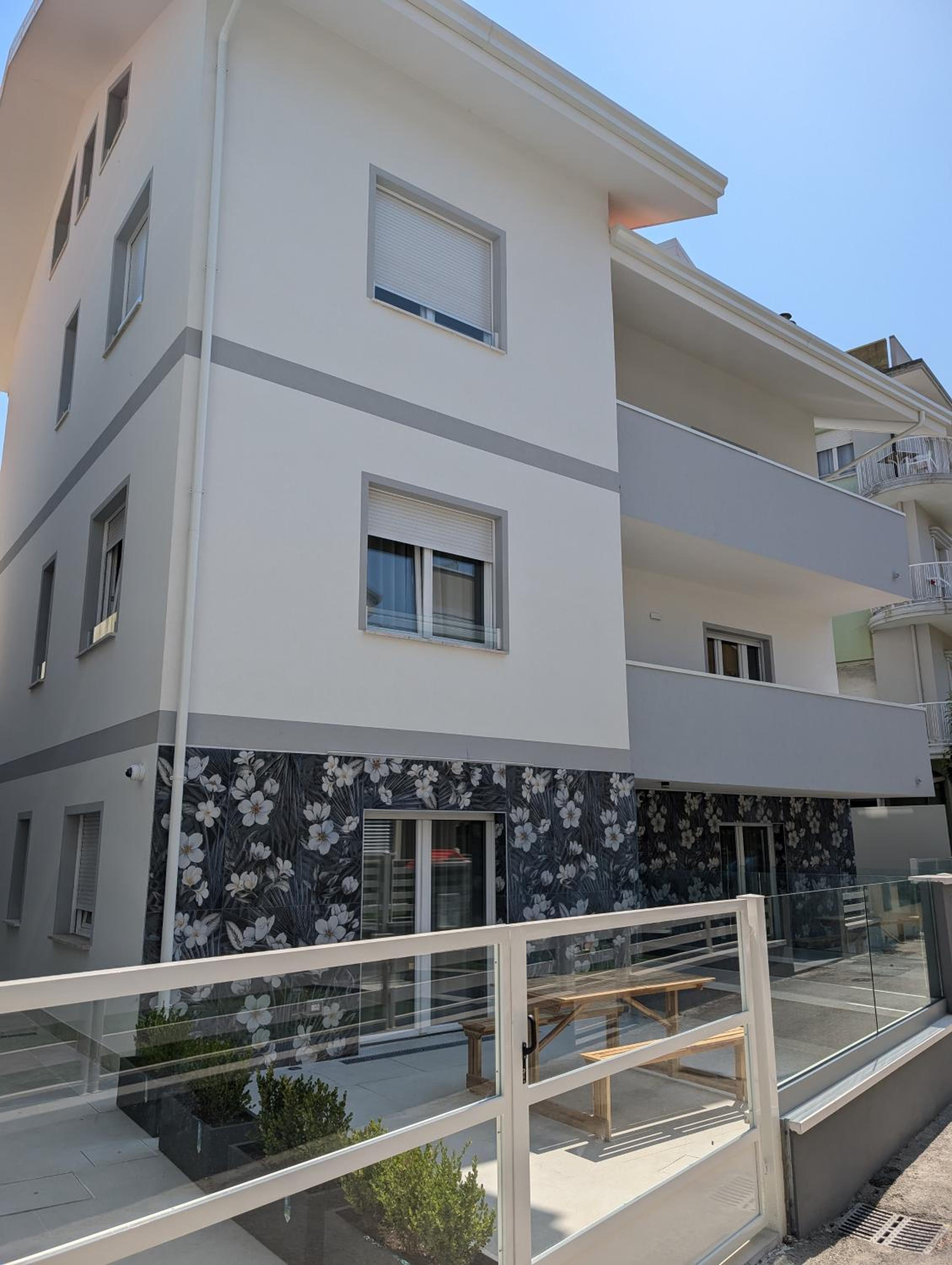 Villa Pra-tu Design Apartments a 100m dal Mare - P r a t u r e c c i Group photo 2