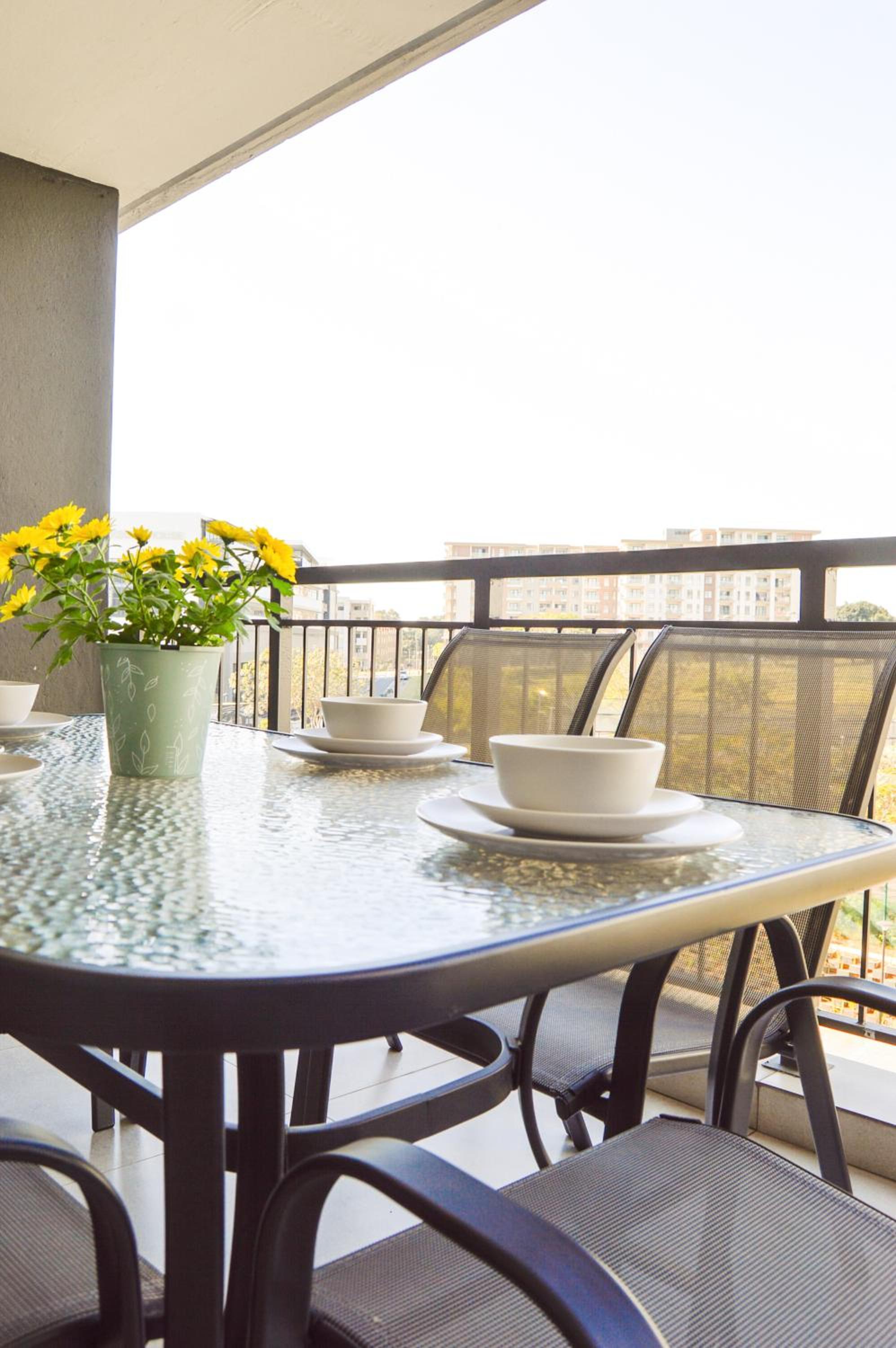 5min walk to gateway,Free parking, Free WiFi view 4