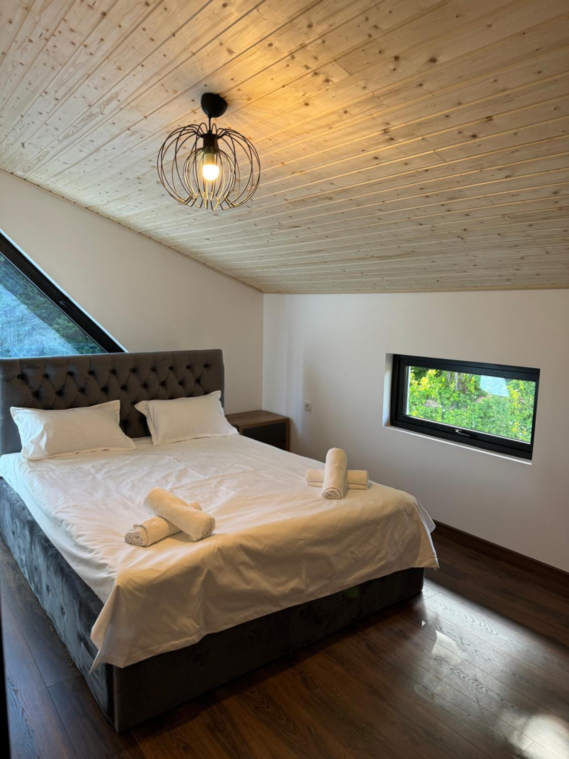 Shaori Lake Cottages