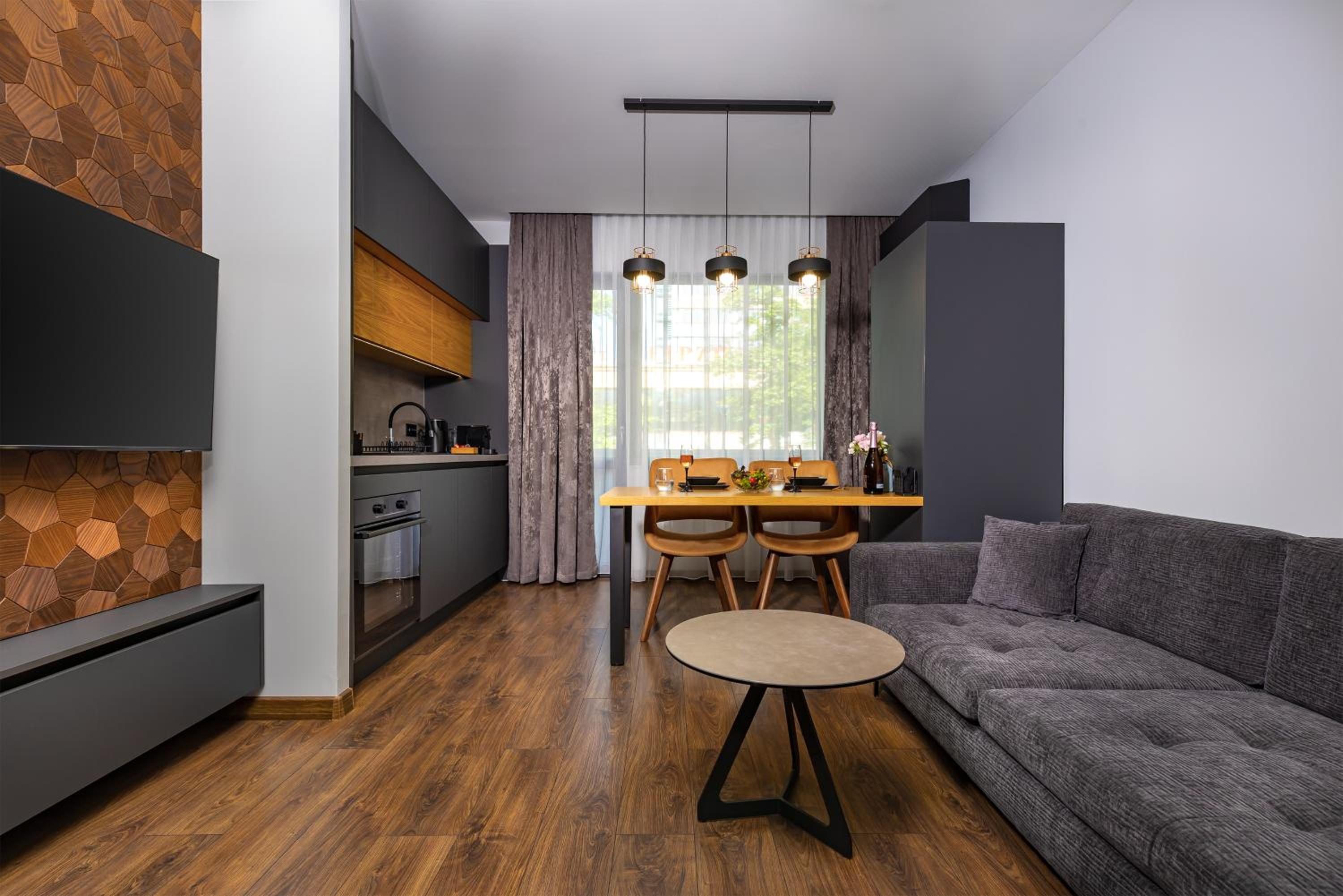 Happy People Plovdiv - Grey 1-BD Apartment by Flat Mаnager