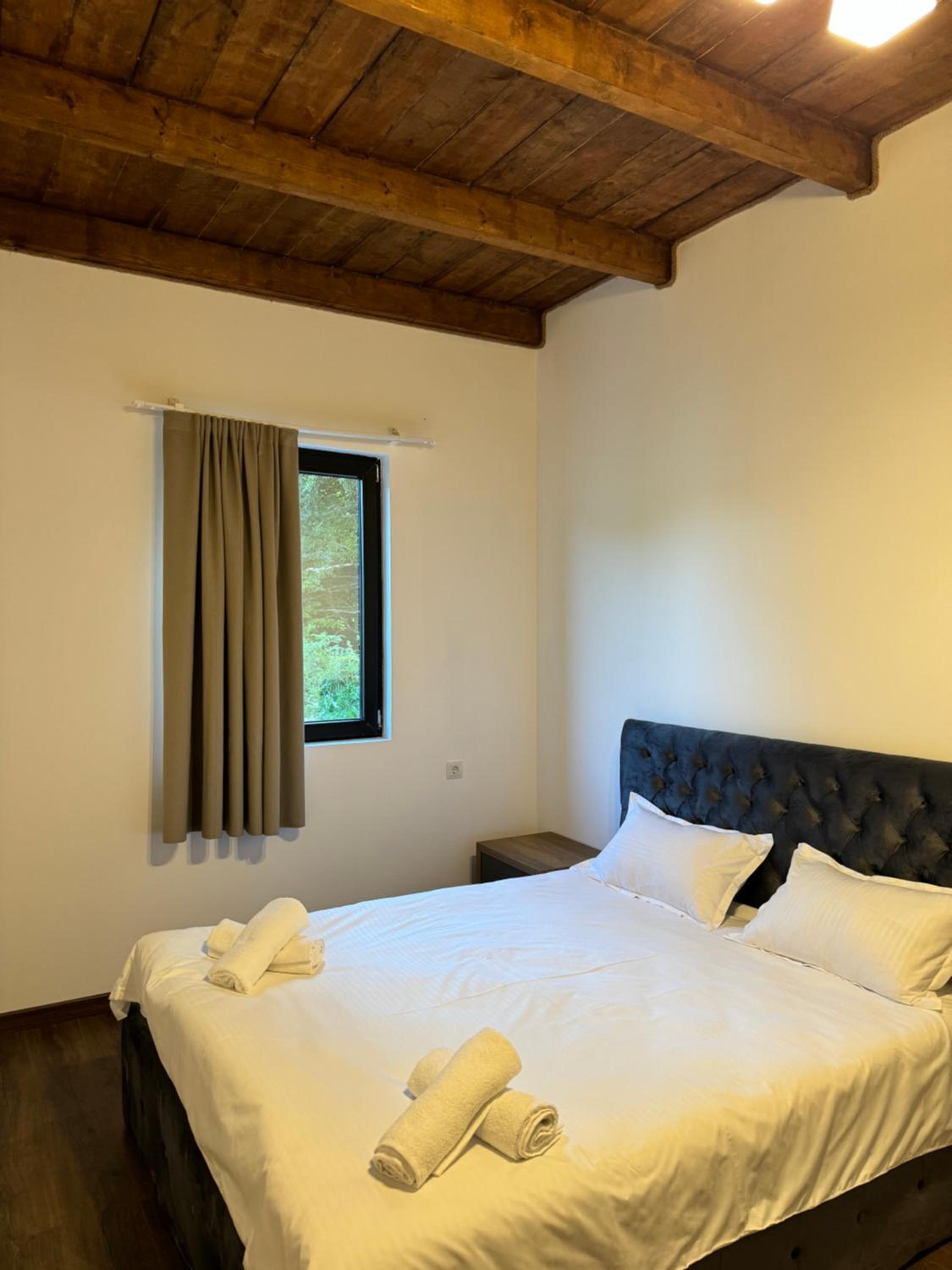 Shaori Lake Cottages