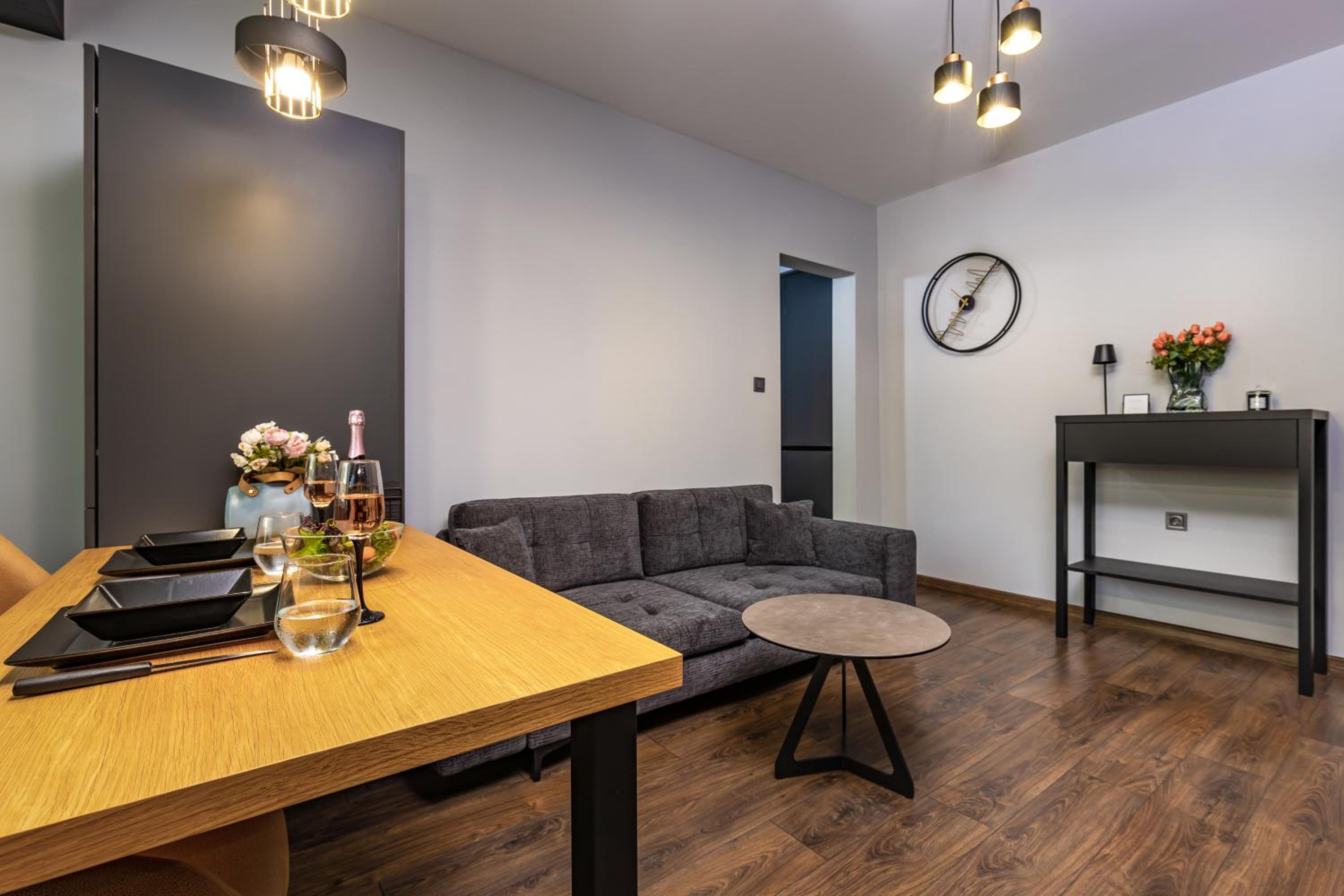 Happy People Plovdiv - Grey 1-BD Apartment by Flat Mаnager