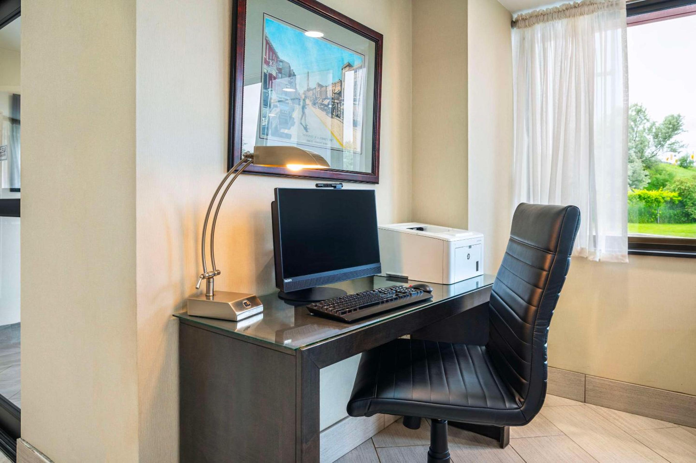 Comfort Inn Newmarket - Aurora
