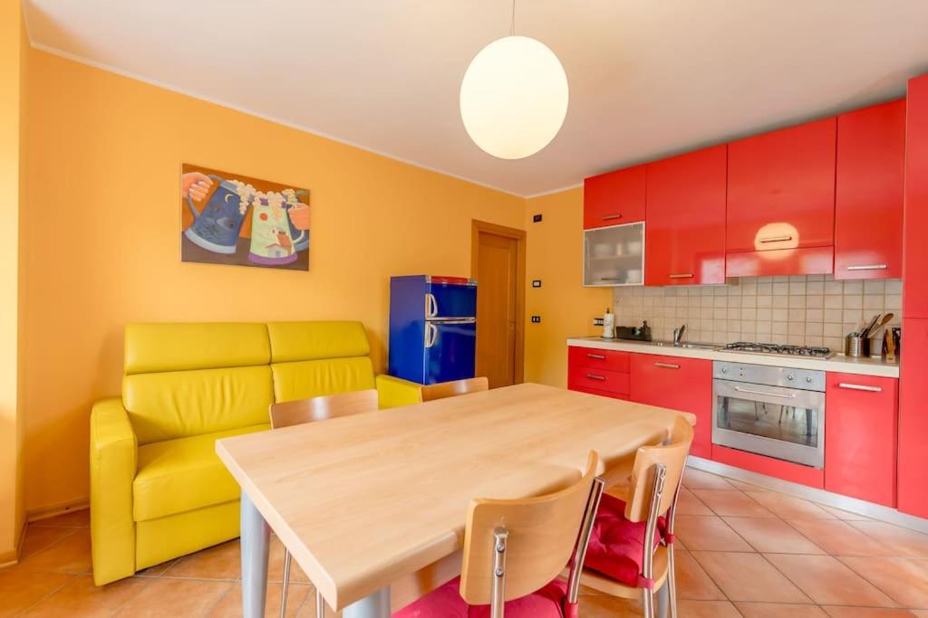 Colorful mansion patio with barbeque - 20' Cortina view 3