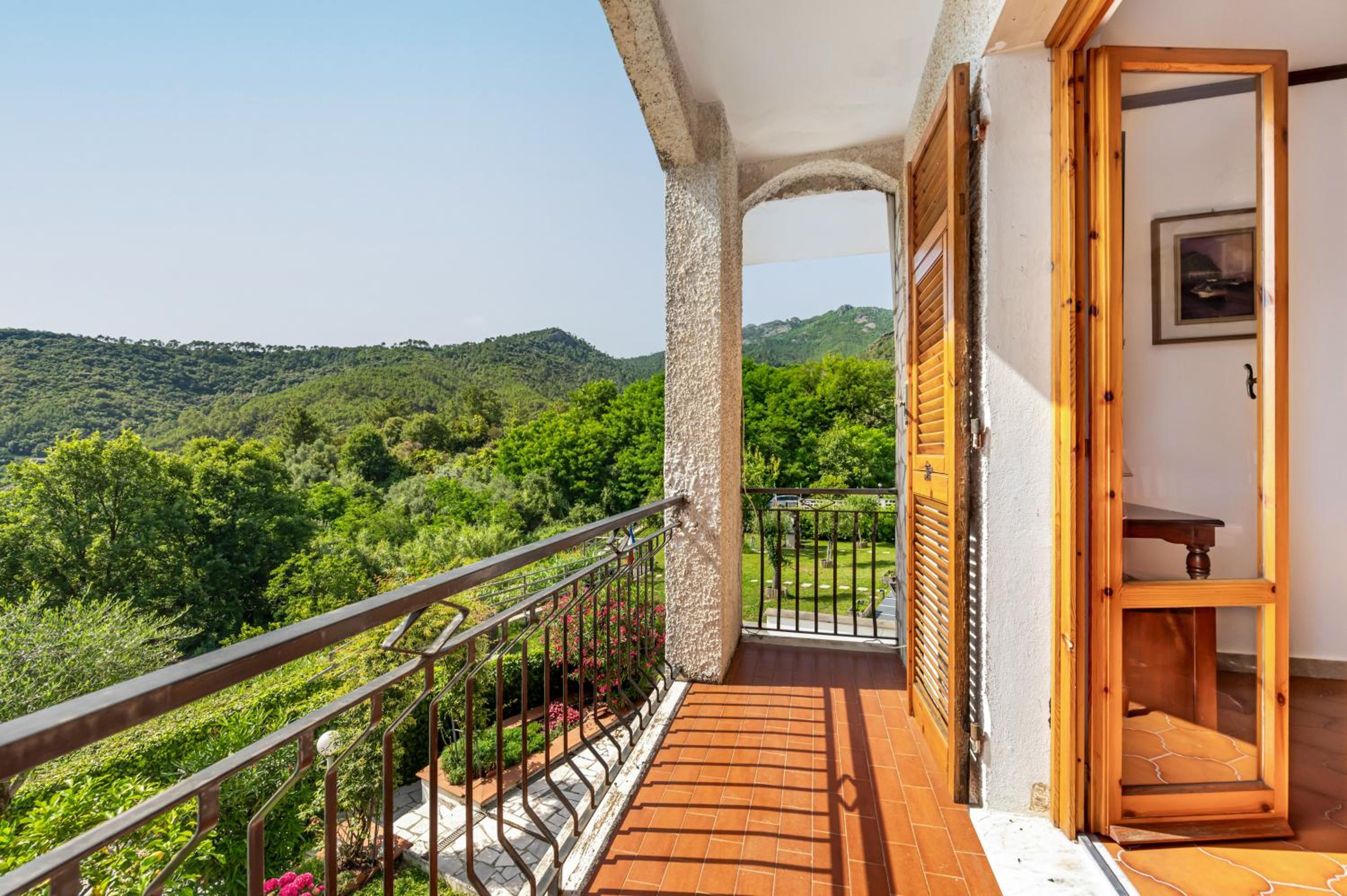 GuestHost - Yunger House with Garden and Balcony x5 view 2