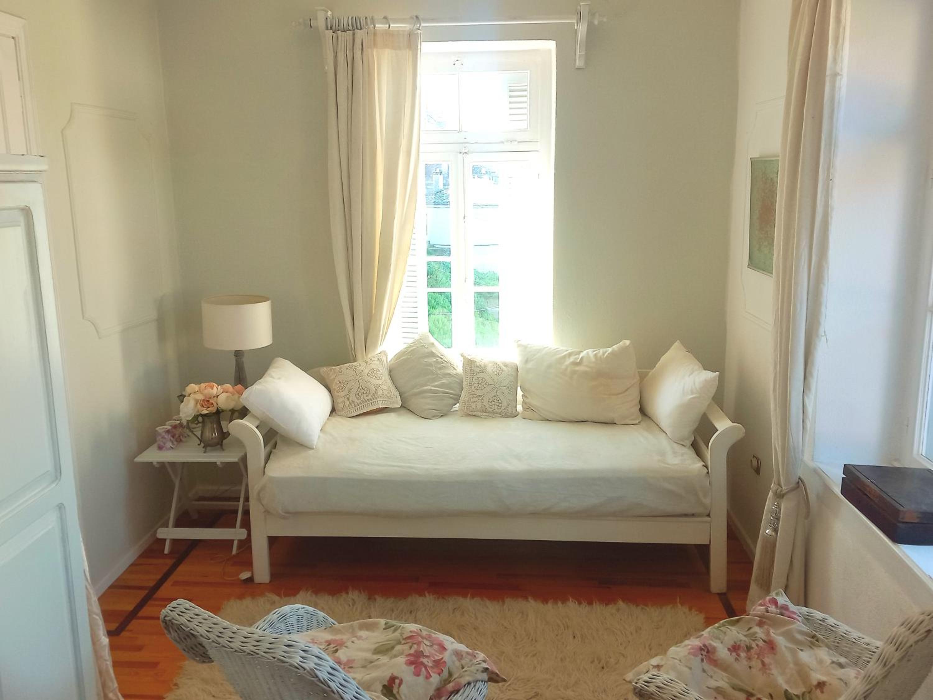 Roselyn Manor House view 3