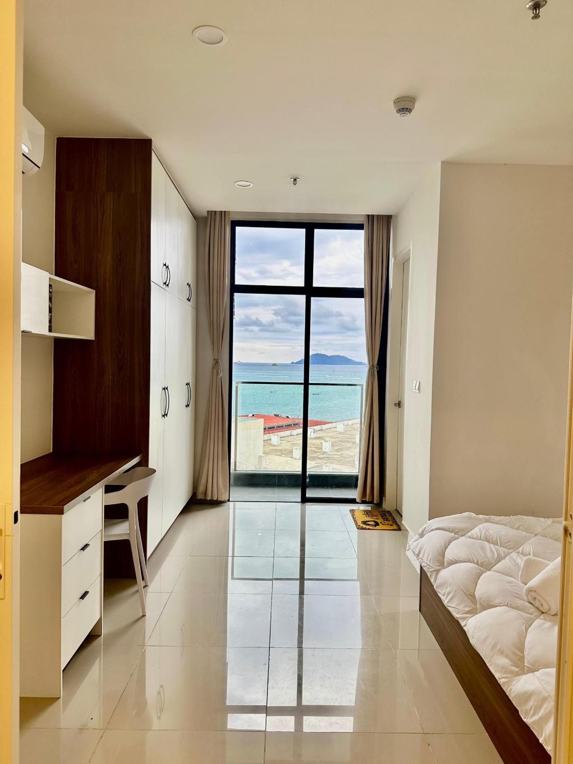The Shore 03 by KK Cozy Suites photo 5