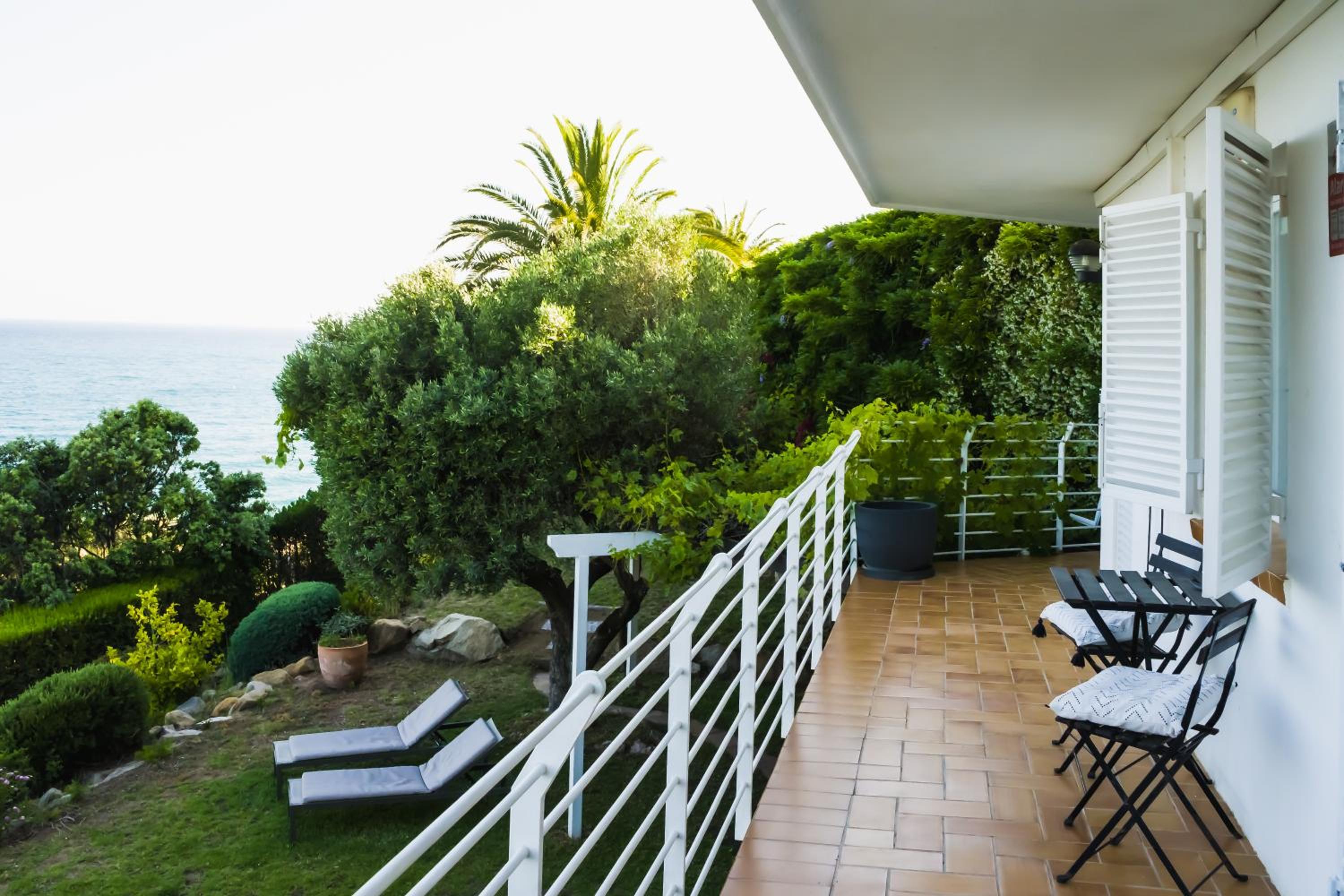 Fantástica casa frente al mar con jardín privado
