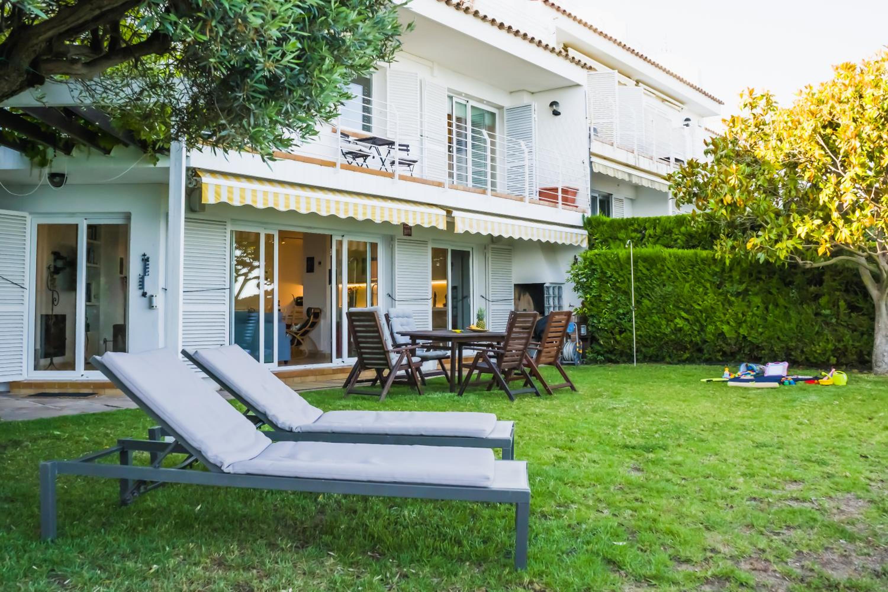 Fantástica casa frente al mar con jardín privado
