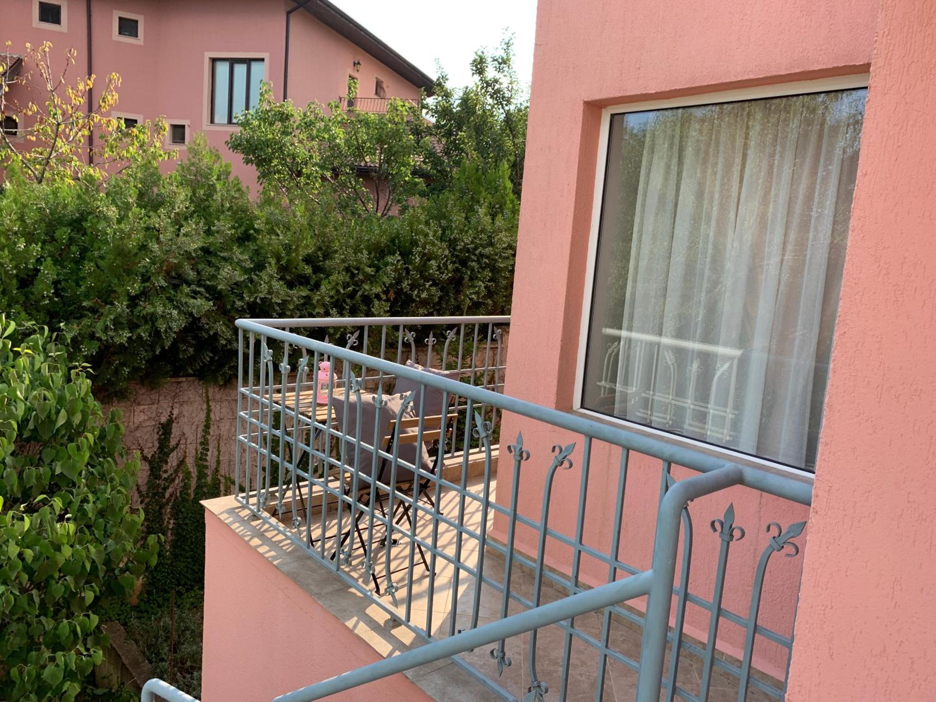Sunray Guest House, Private Rooms & Apartment with Lovely Sea View