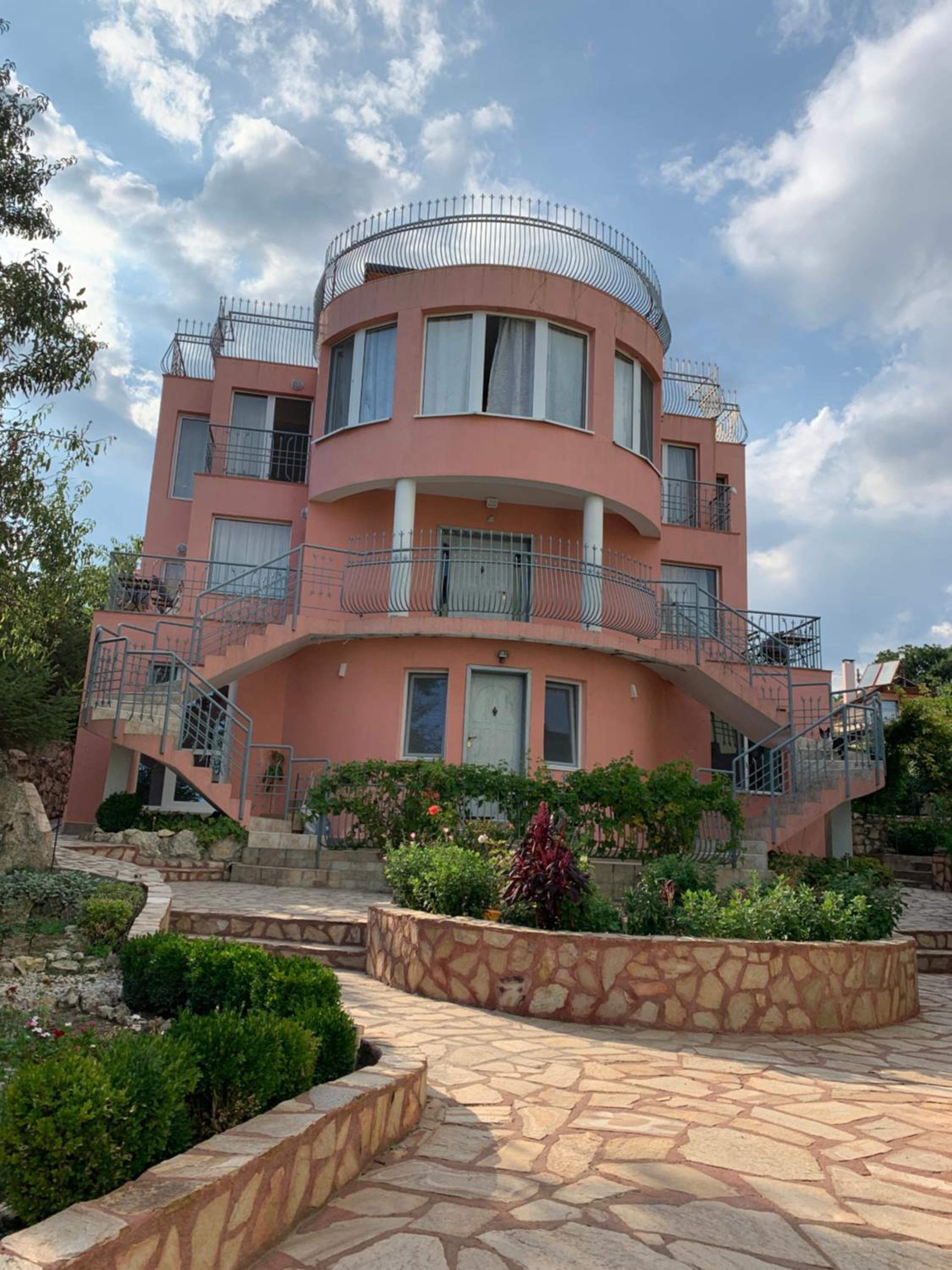 Sunray Guest House, Private Rooms & Apartment with Lovely Sea View