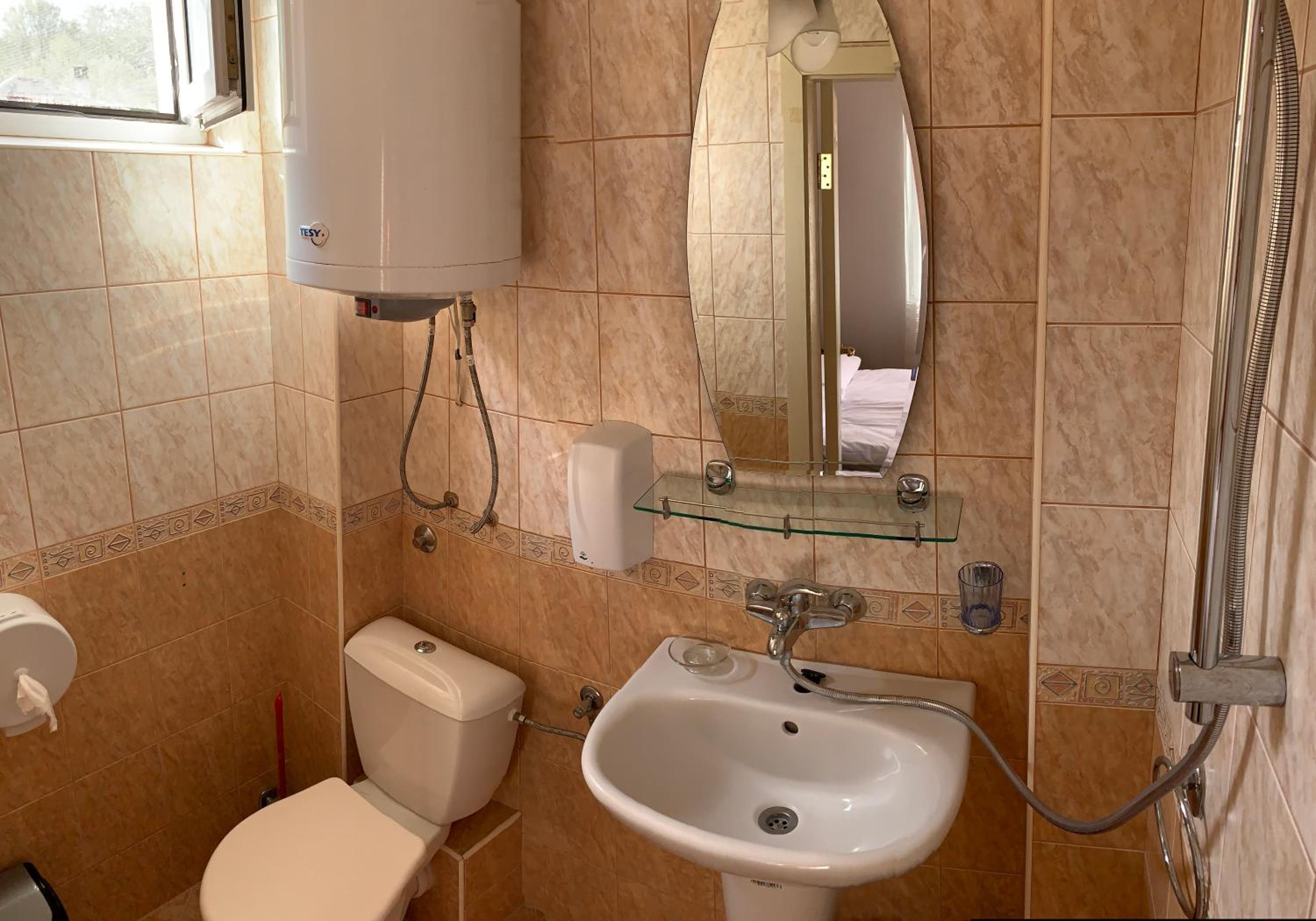 Sunray Guest House, Private Rooms & Apartment with Lovely Sea View