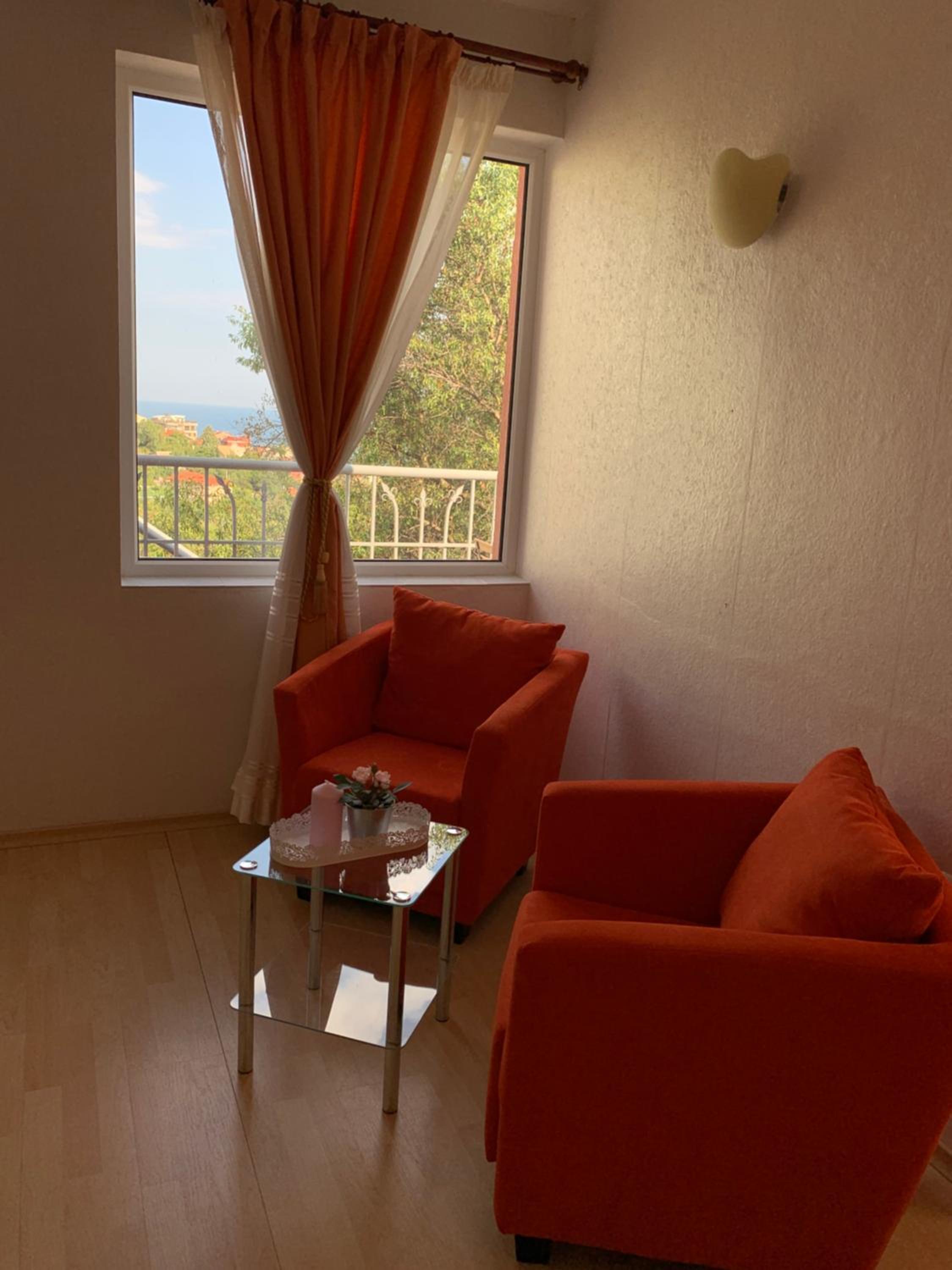 Sunray Guest House, Private Rooms & Apartment with Lovely Sea View