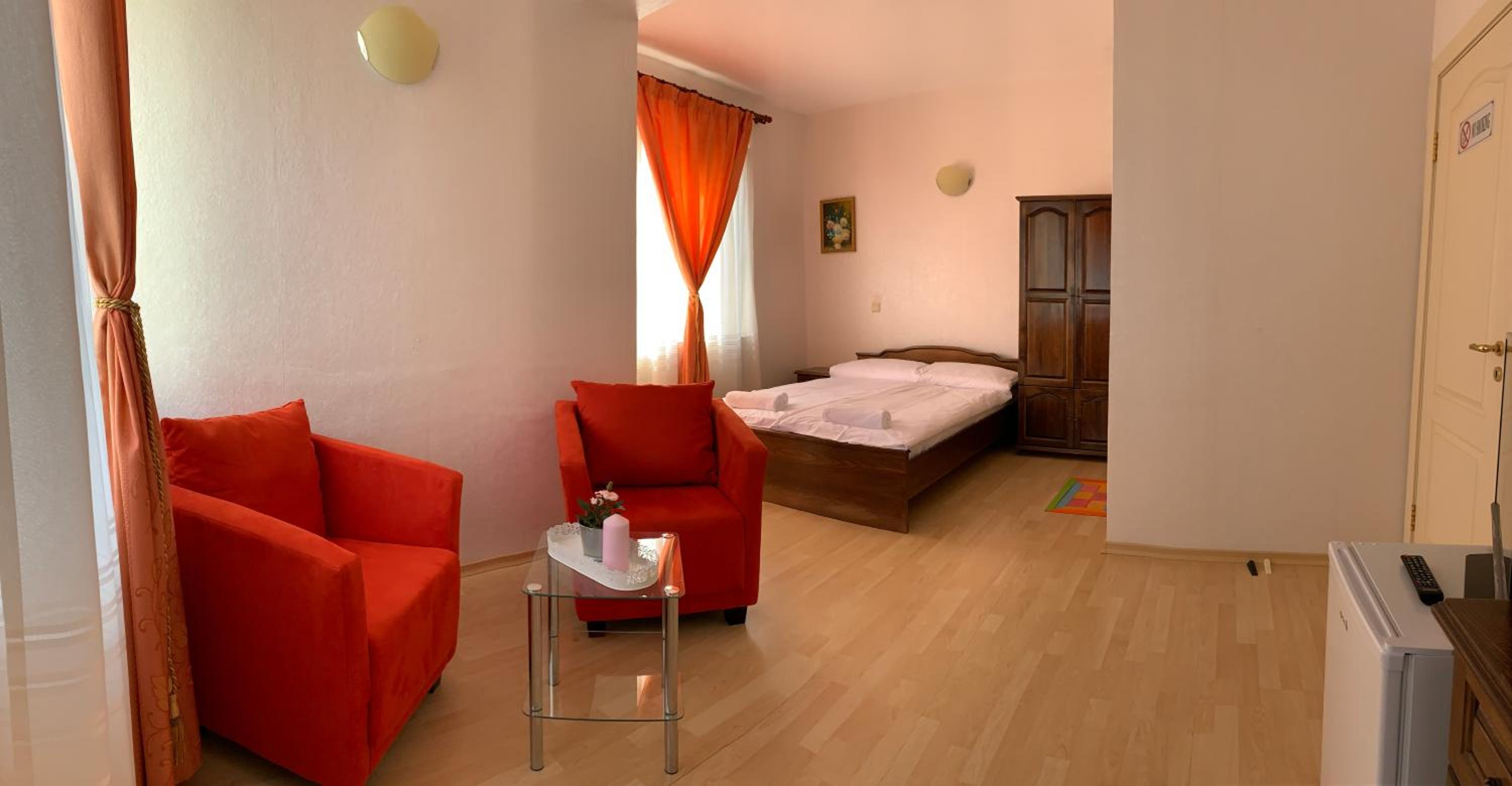 Sunray Guest House, Private Rooms & Apartment with Lovely Sea View