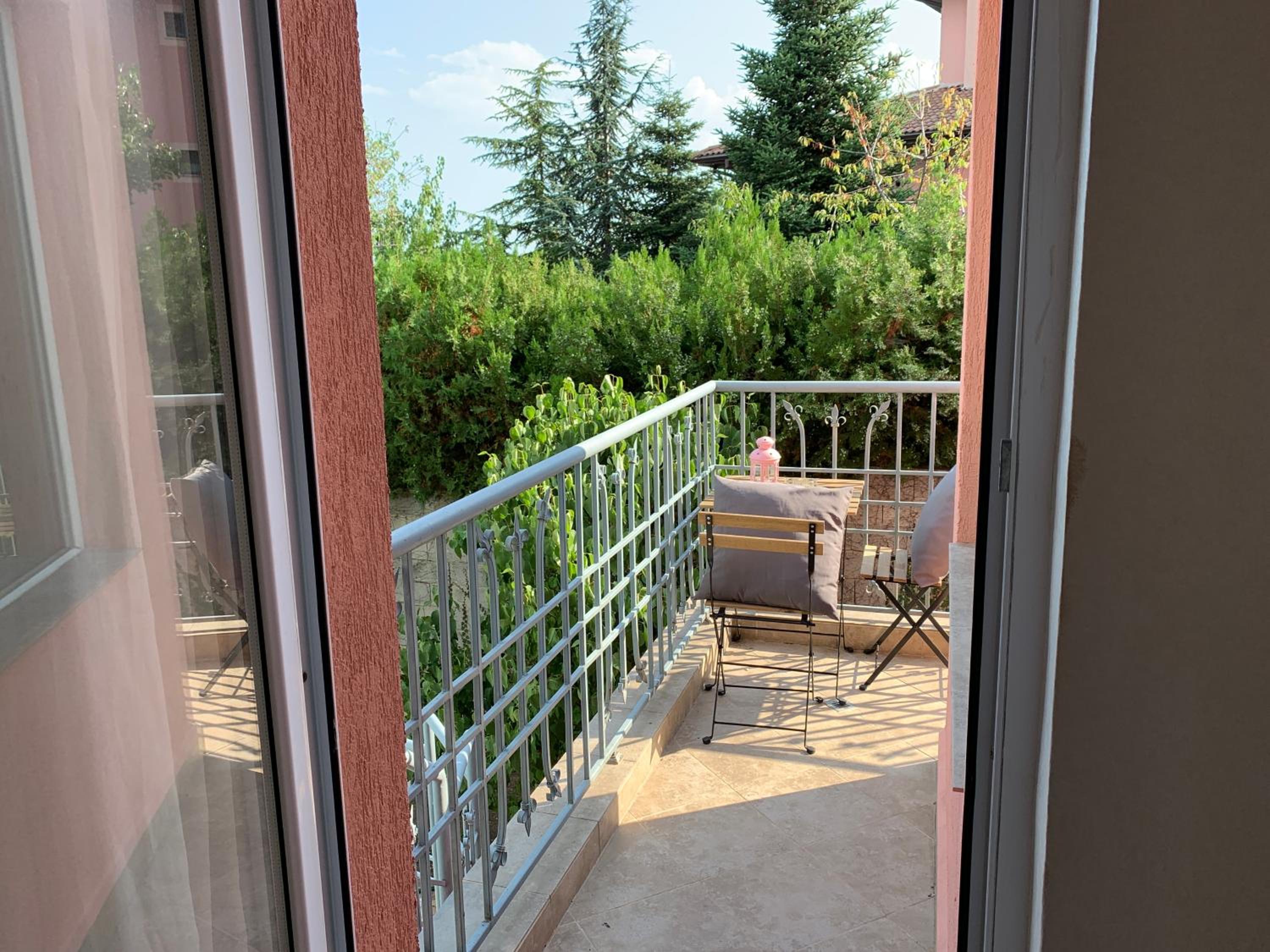 Sunray Guest House, Private Rooms & Apartment with Lovely Sea View