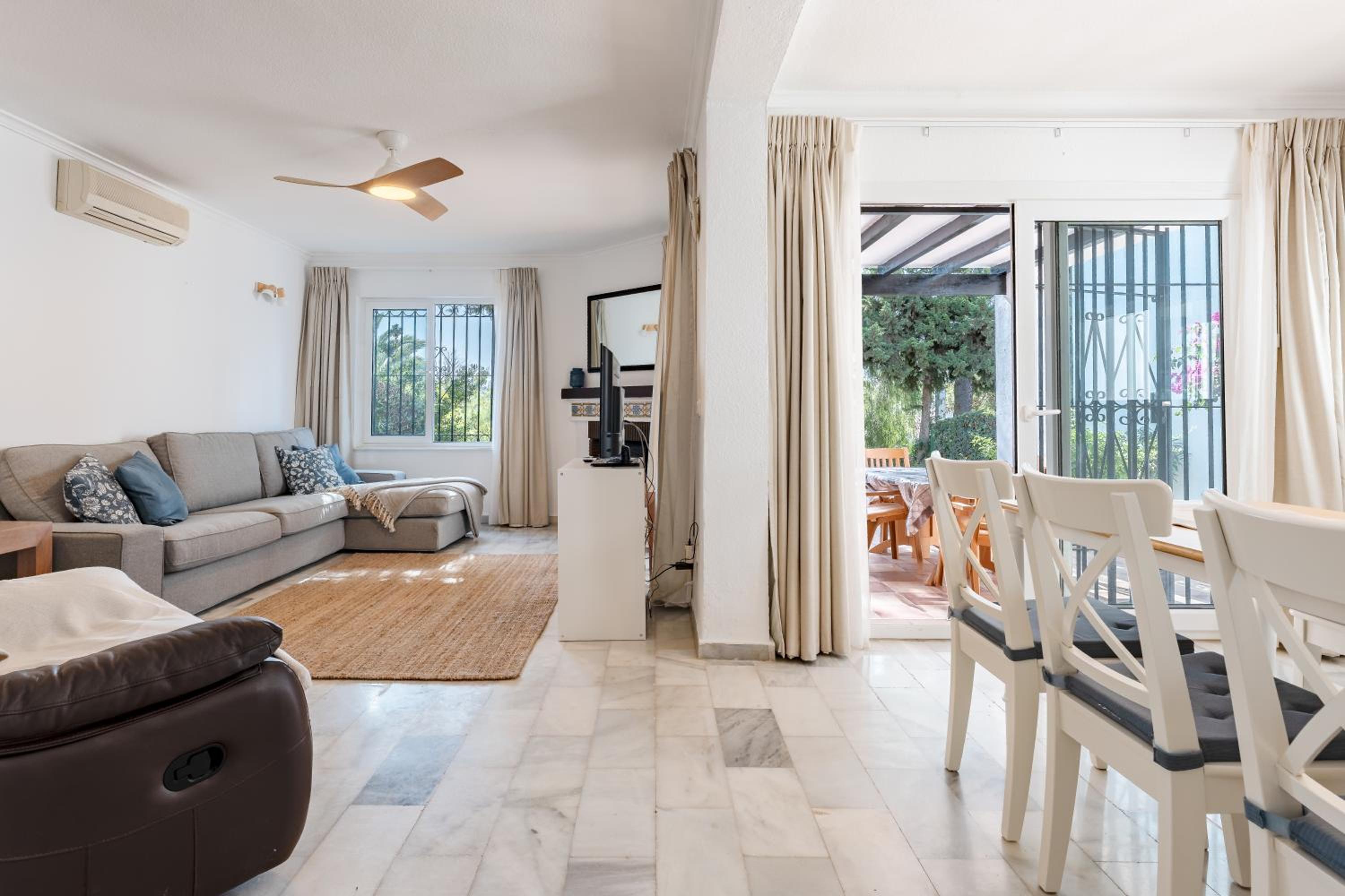 Casa con jardin privado