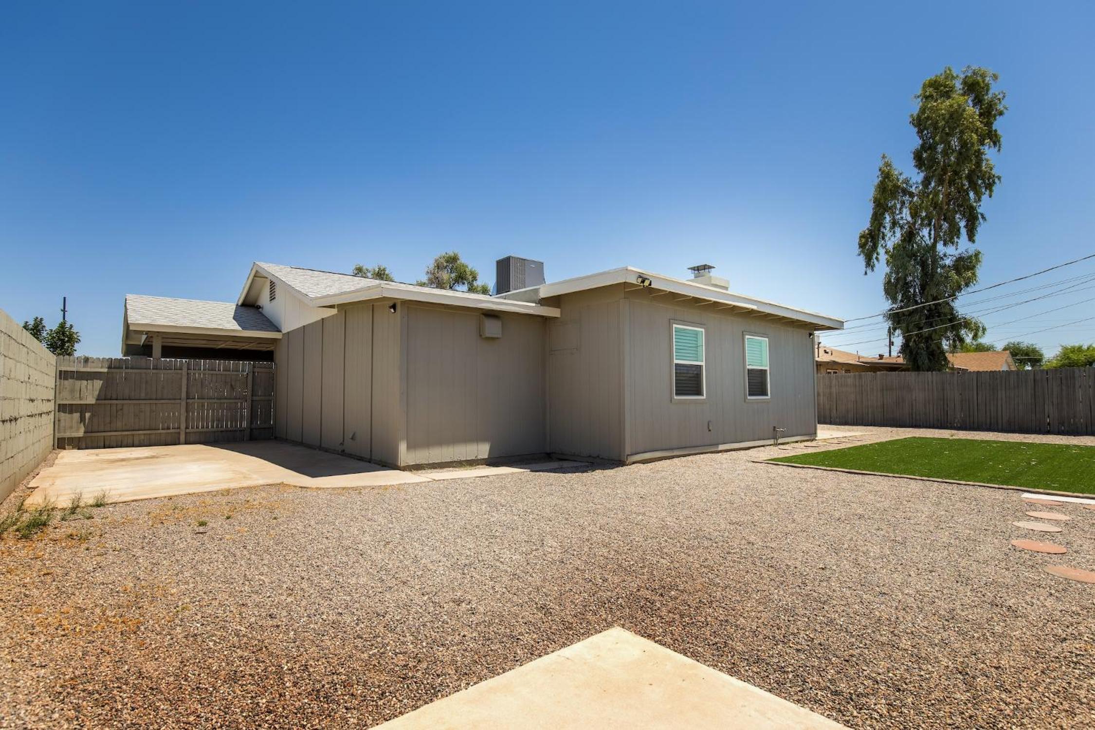 Cozy 3BR House Near Attractions & Shopping view 2