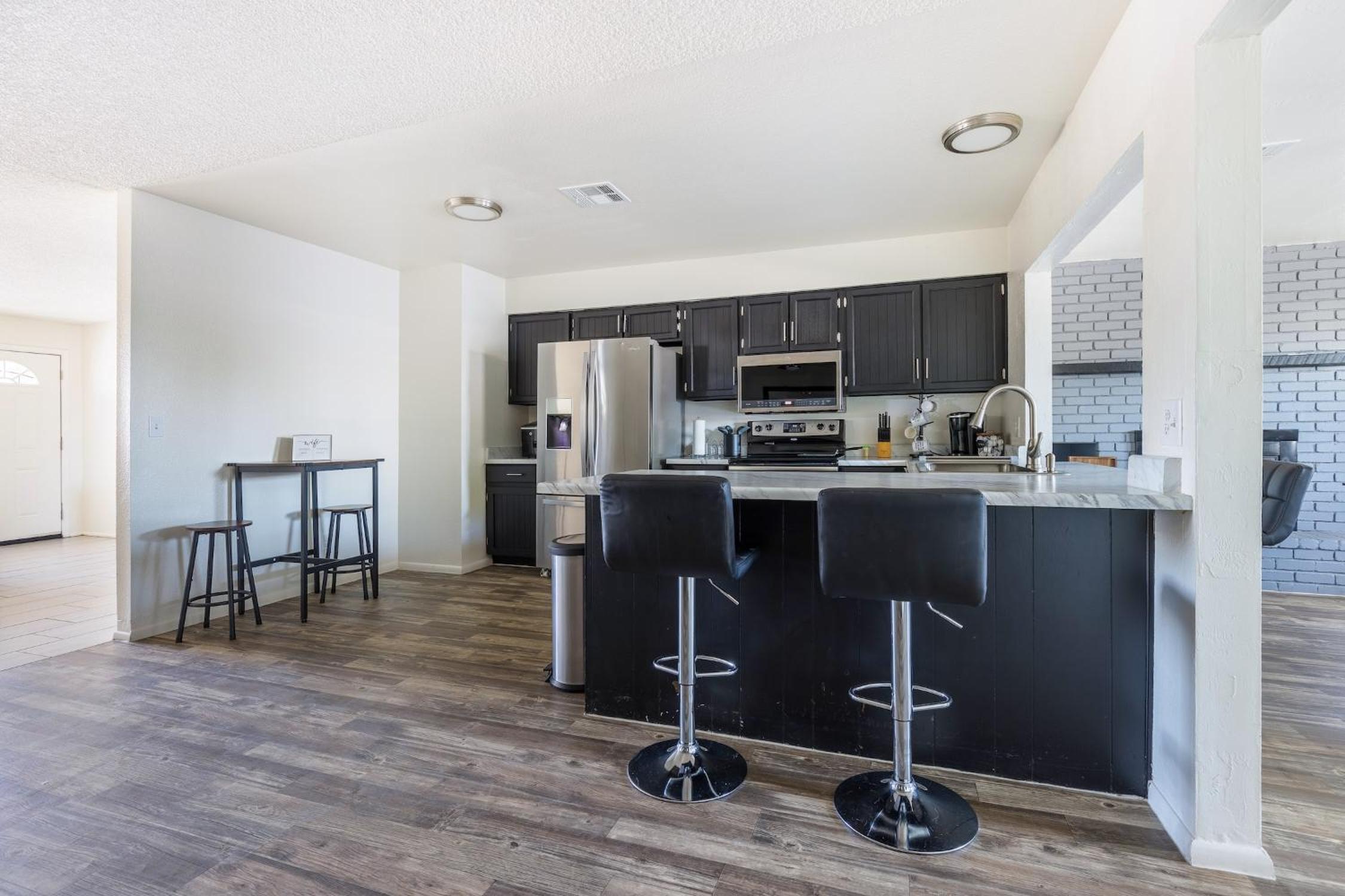 Cozy 3BR House Near Attractions & Shopping view 3