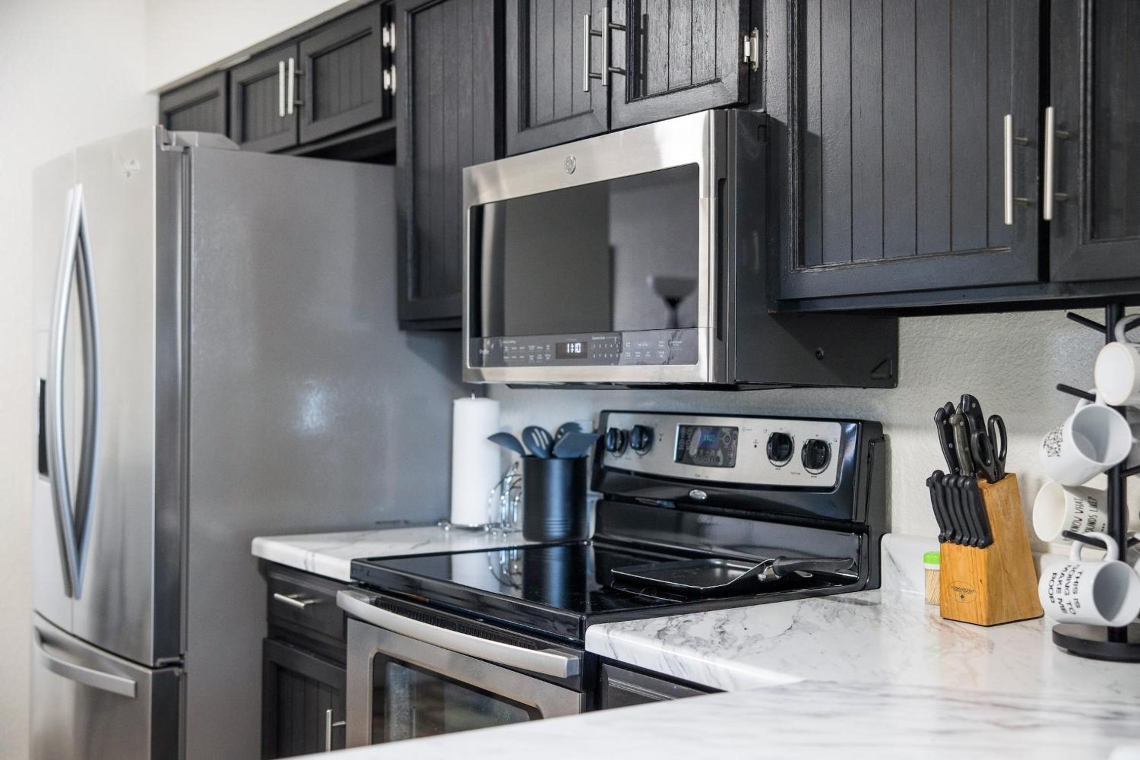 Cozy 3BR House Near Attractions & Shopping view 5