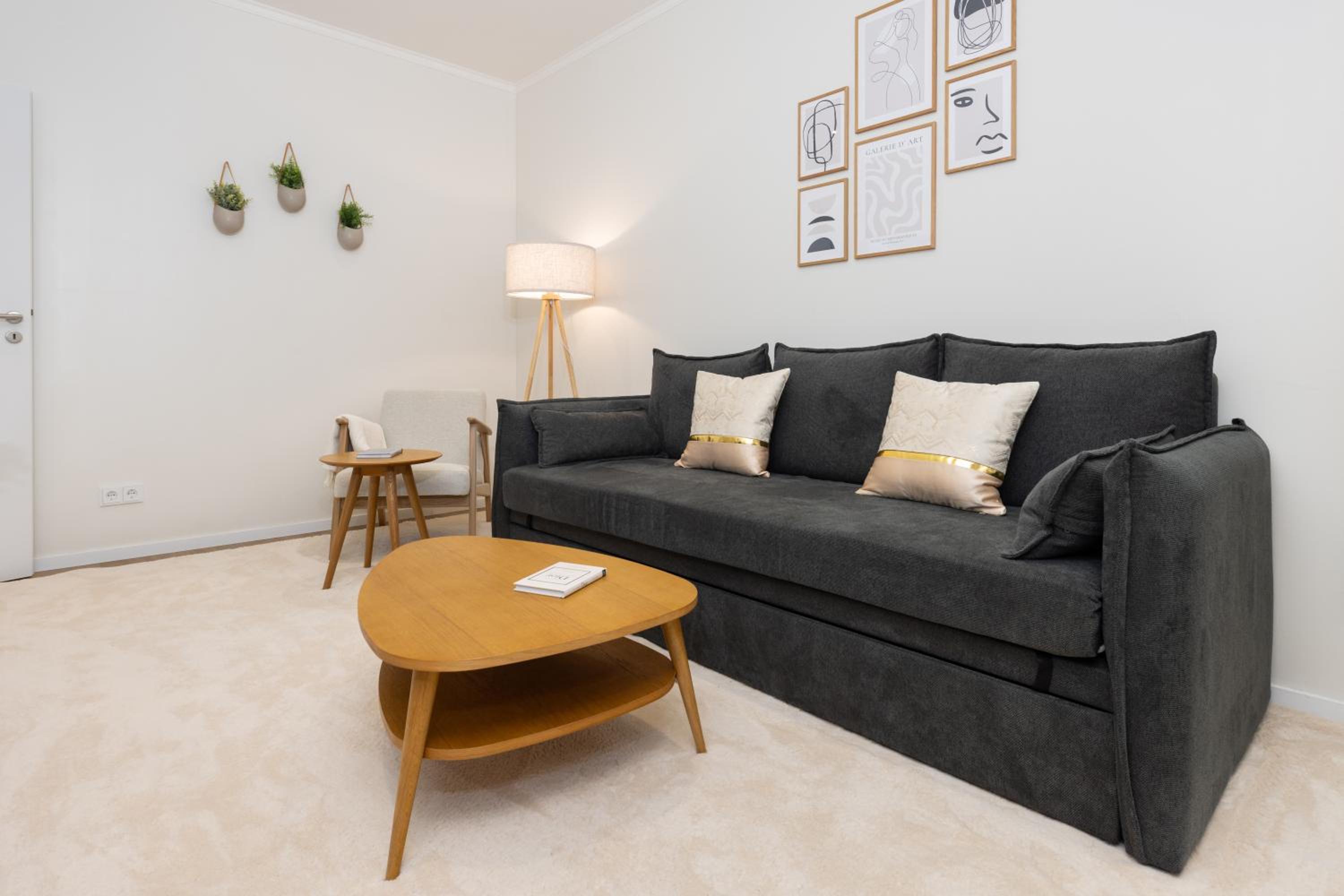 120sqm & 5-room luxury apartment with 2 bathrooms