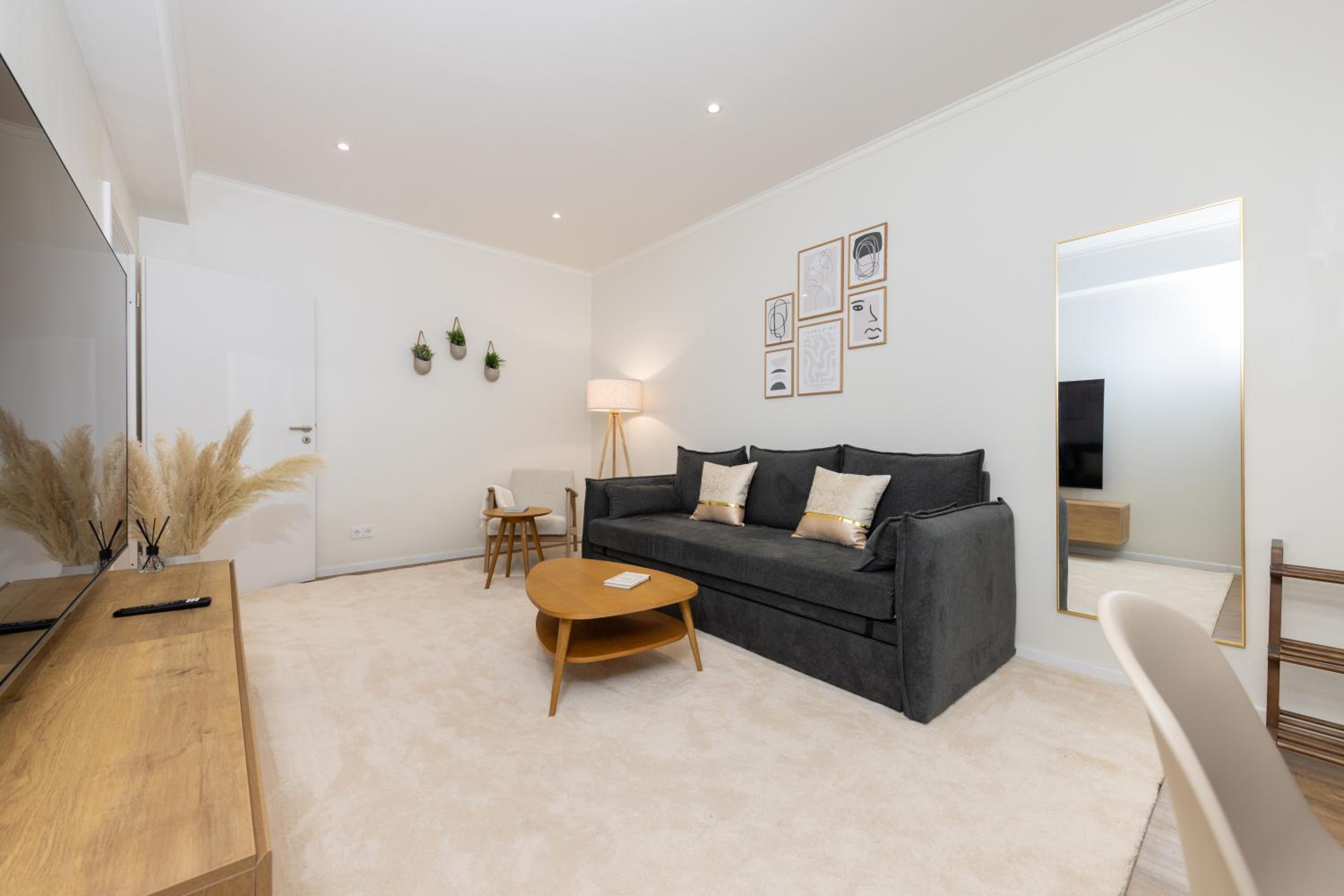120sqm & 5-room luxury apartment with 2 bathrooms