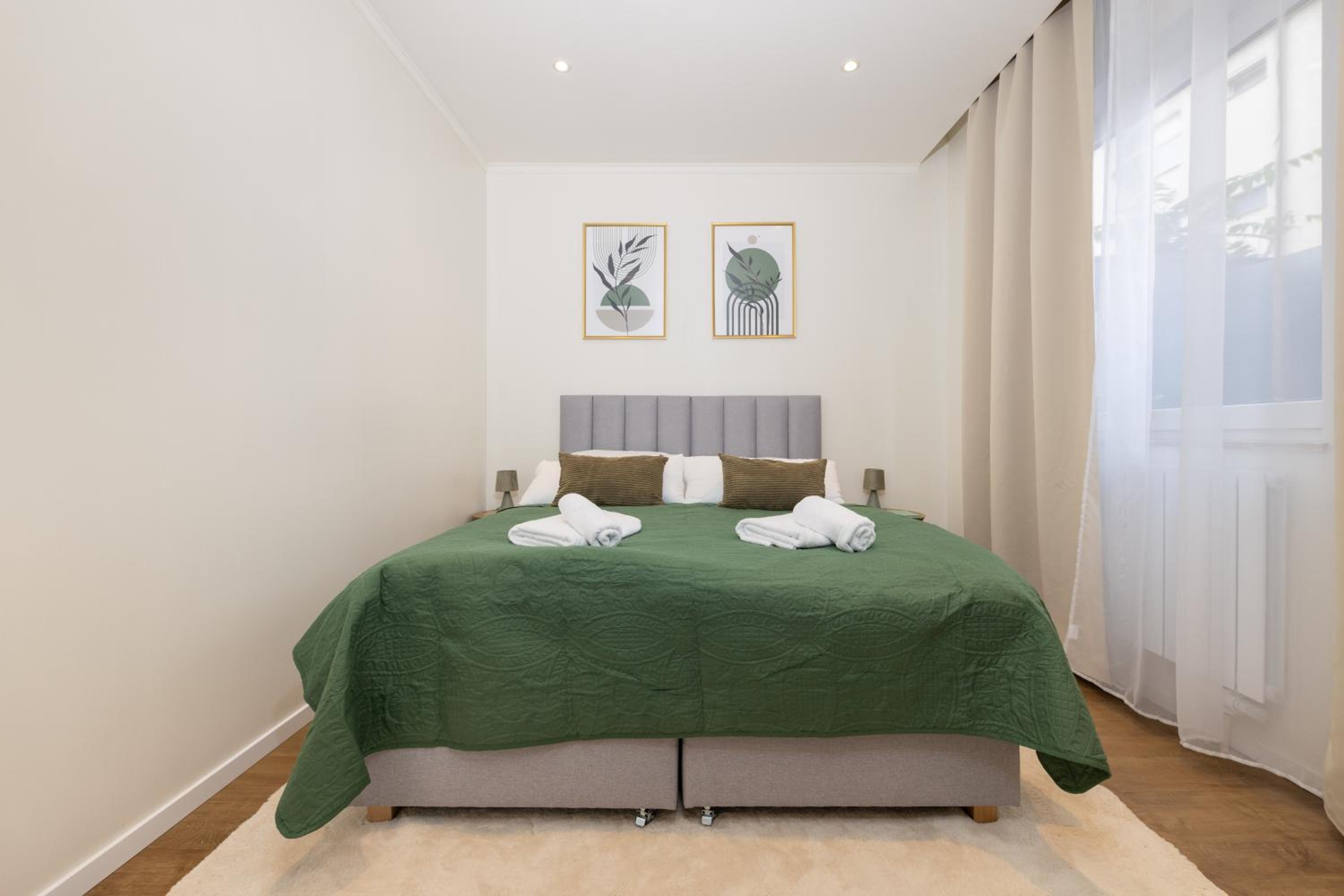 120sqm & 5-room luxury apartment with 2 bathrooms