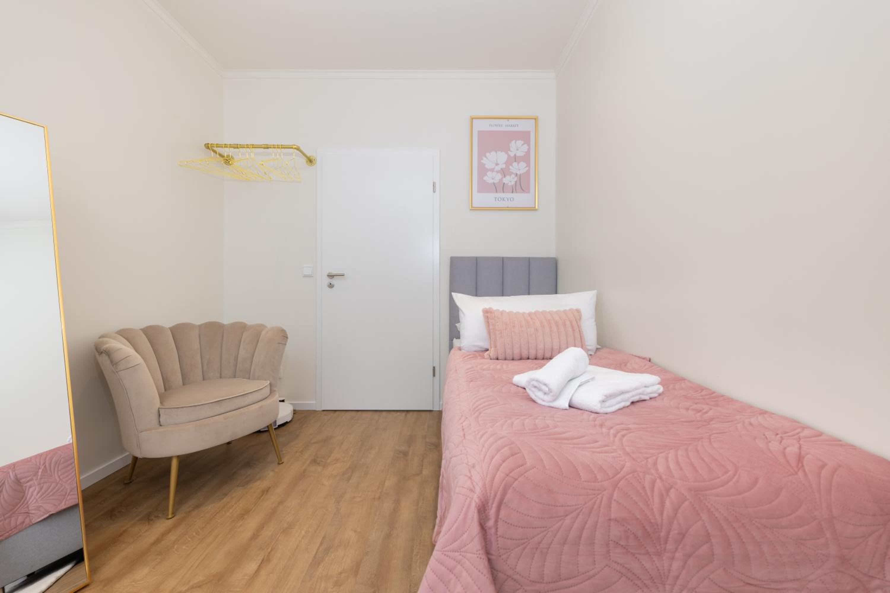 120sqm & 5-room luxury apartment with 2 bathrooms