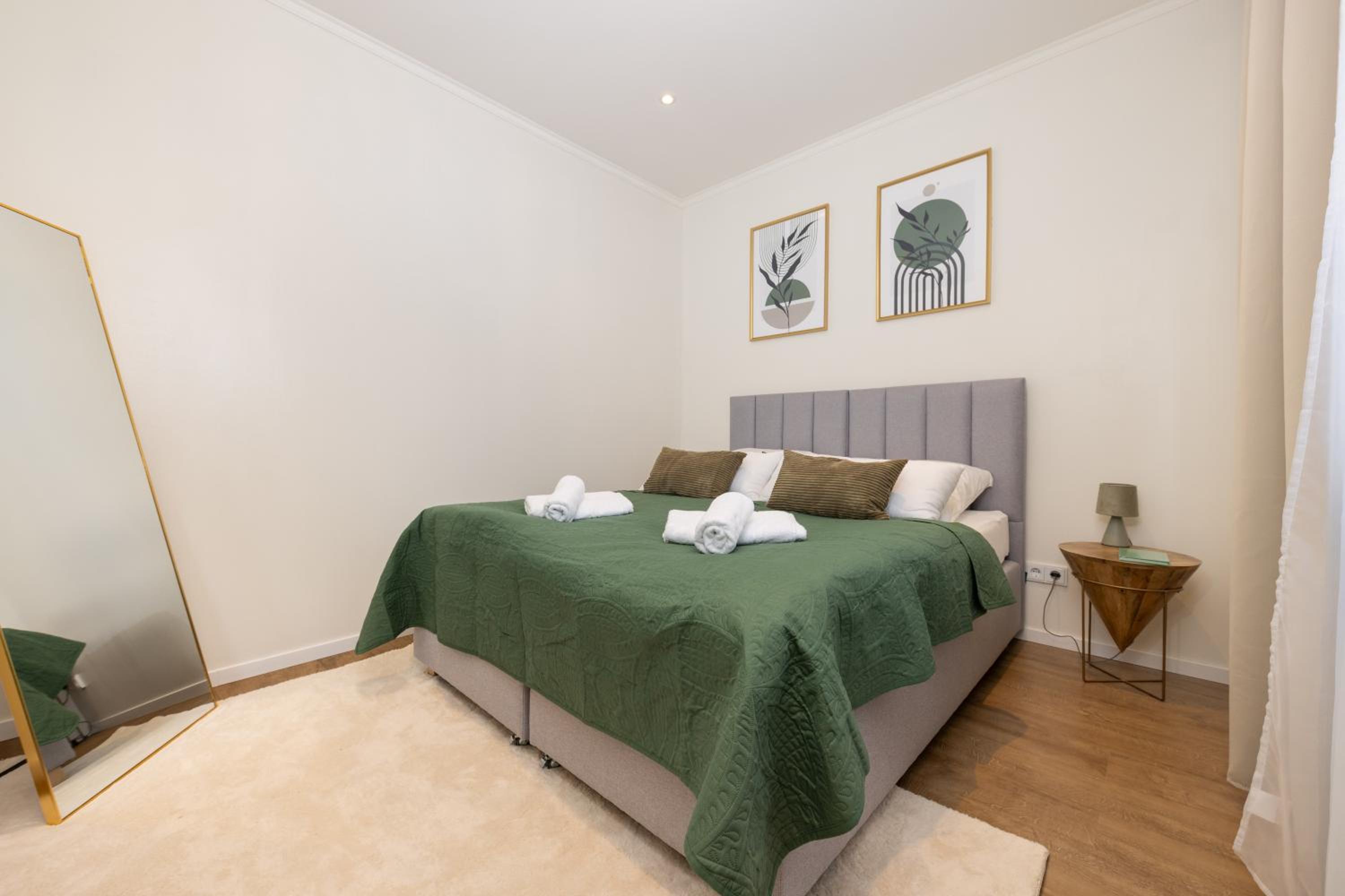 120sqm & 5-room luxury apartment with 2 bathrooms