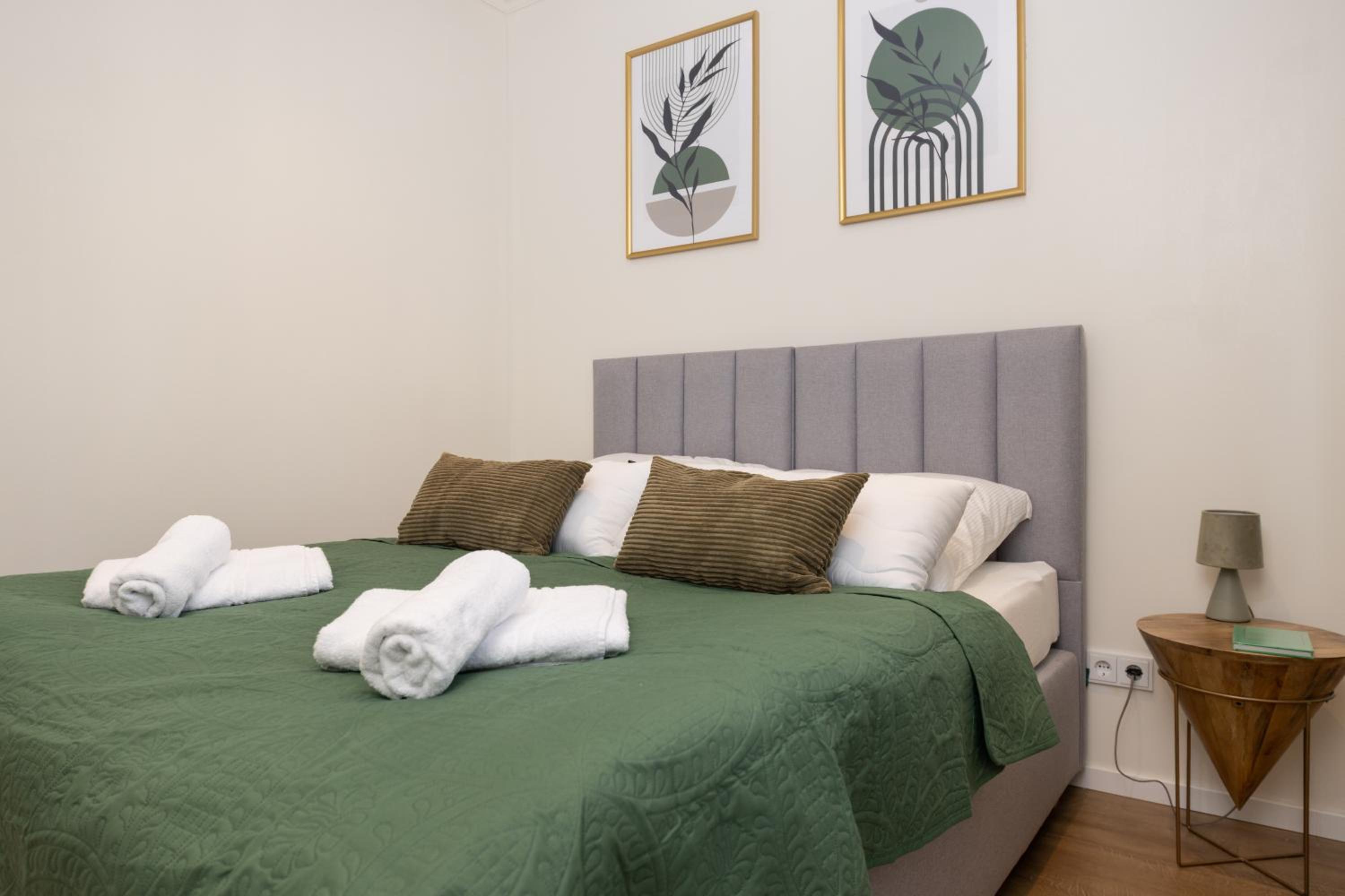 120sqm & 5-room luxury apartment with 2 bathrooms