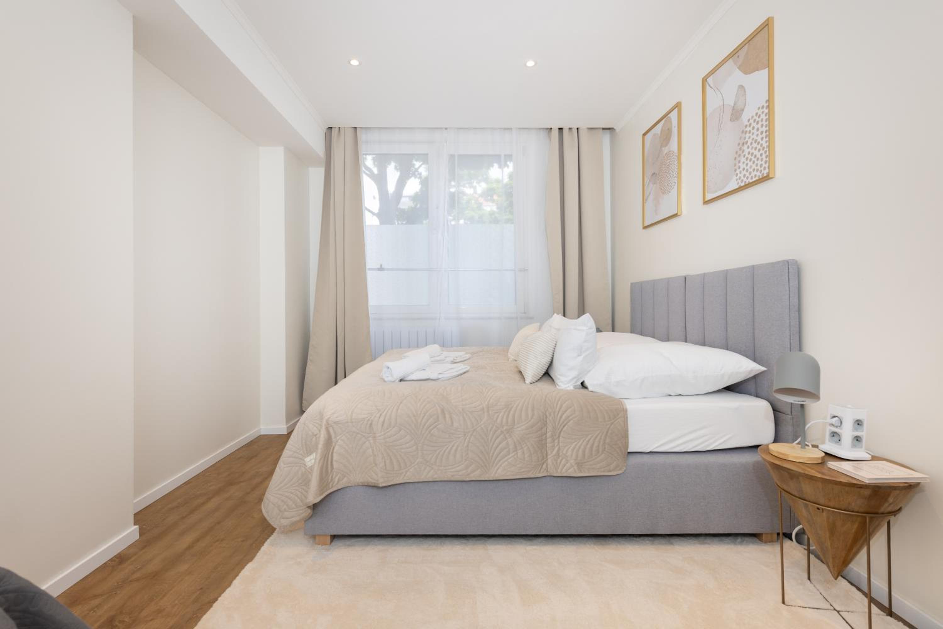 120sqm & 5-room luxury apartment with 2 bathrooms