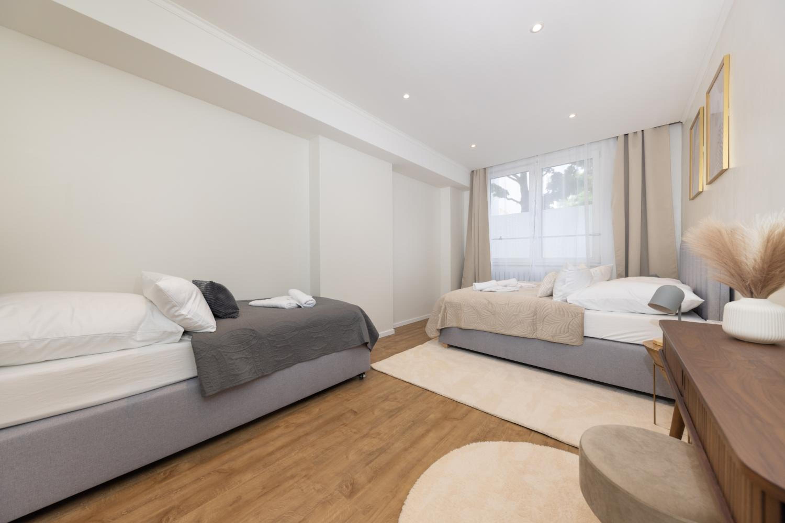120sqm & 5-room luxury apartment with 2 bathrooms