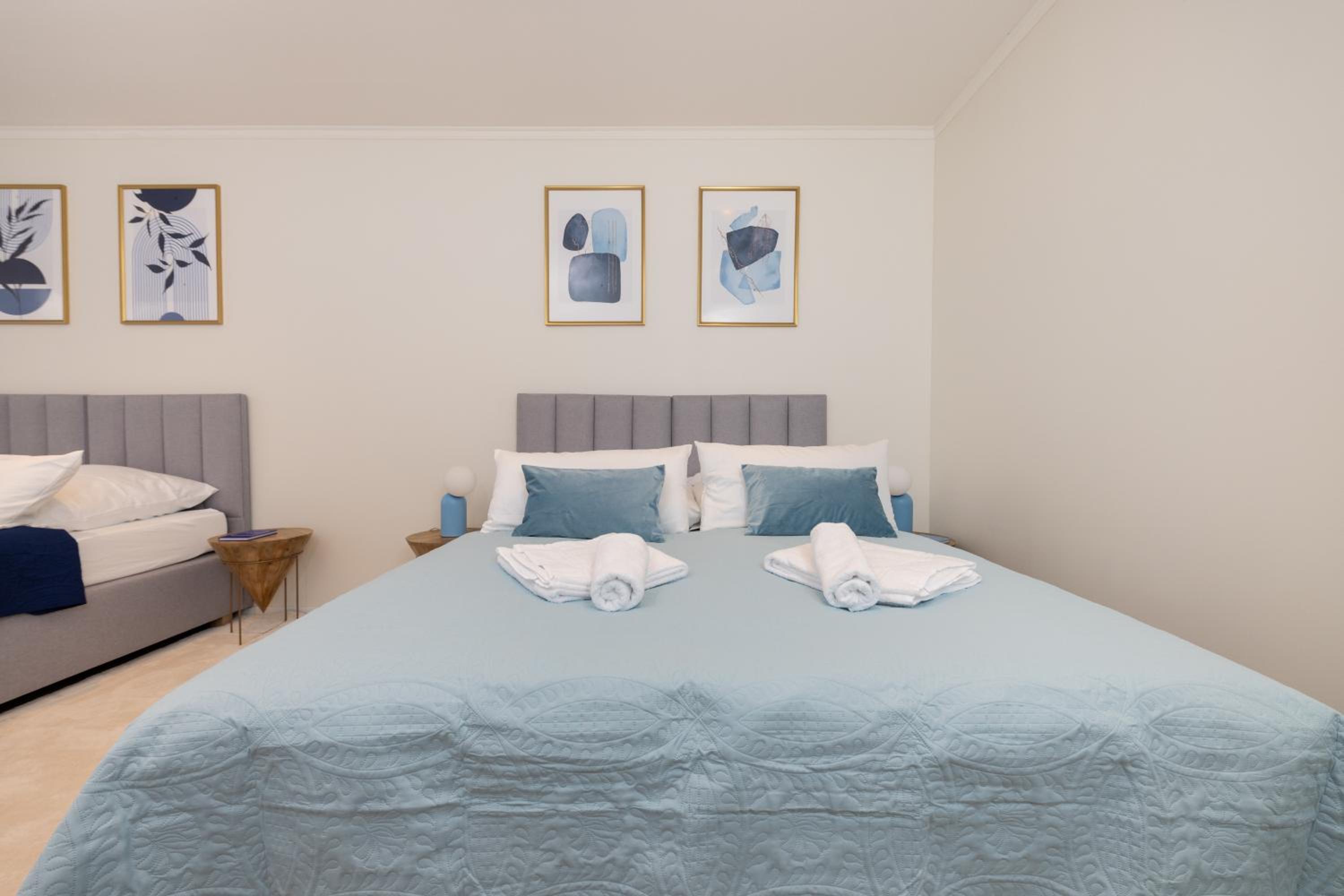 120sqm & 5-room luxury apartment with 2 bathrooms