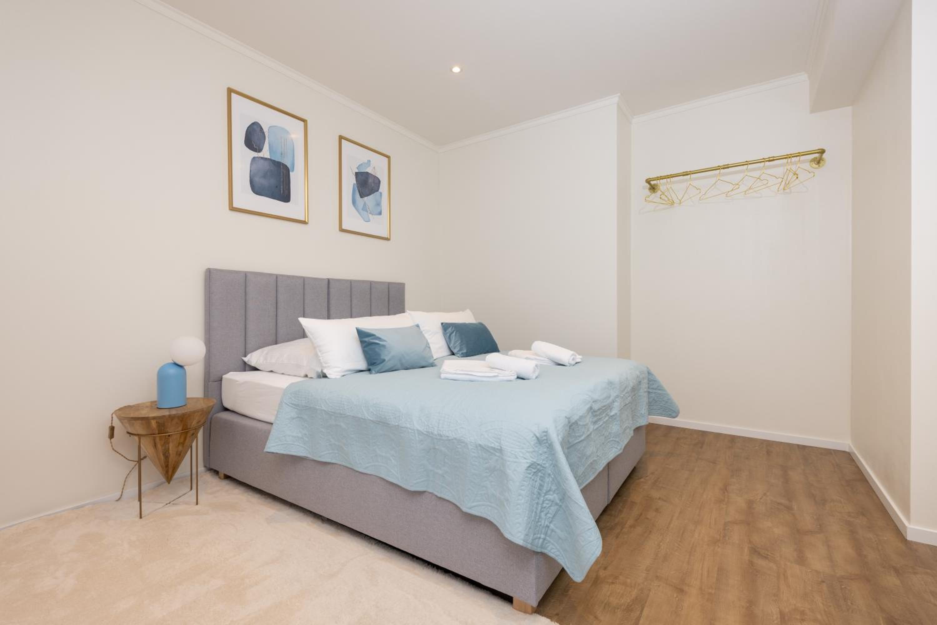 120sqm & 5-room luxury apartment with 2 bathrooms