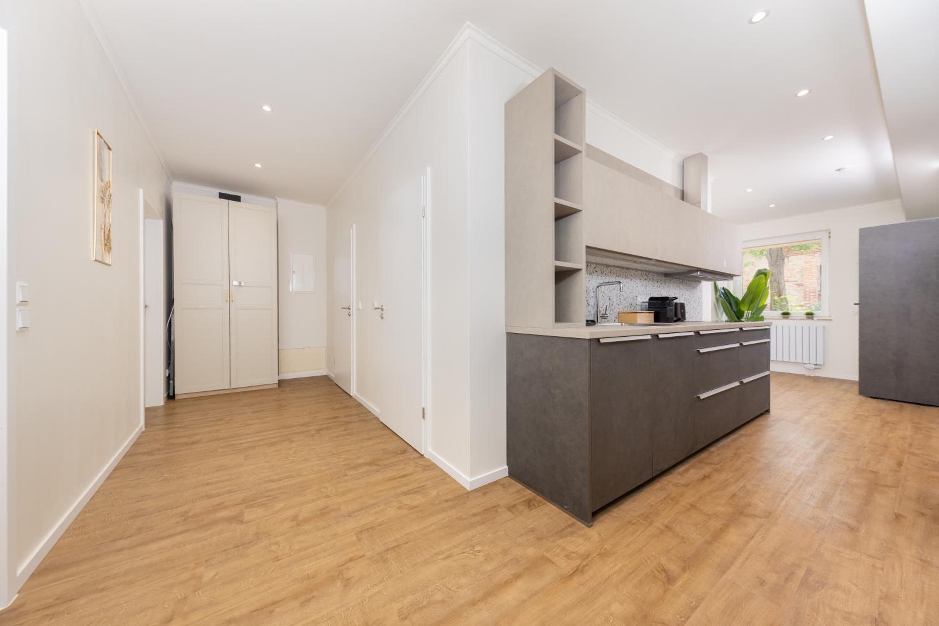 120sqm & 5-room luxury apartment with 2 bathrooms