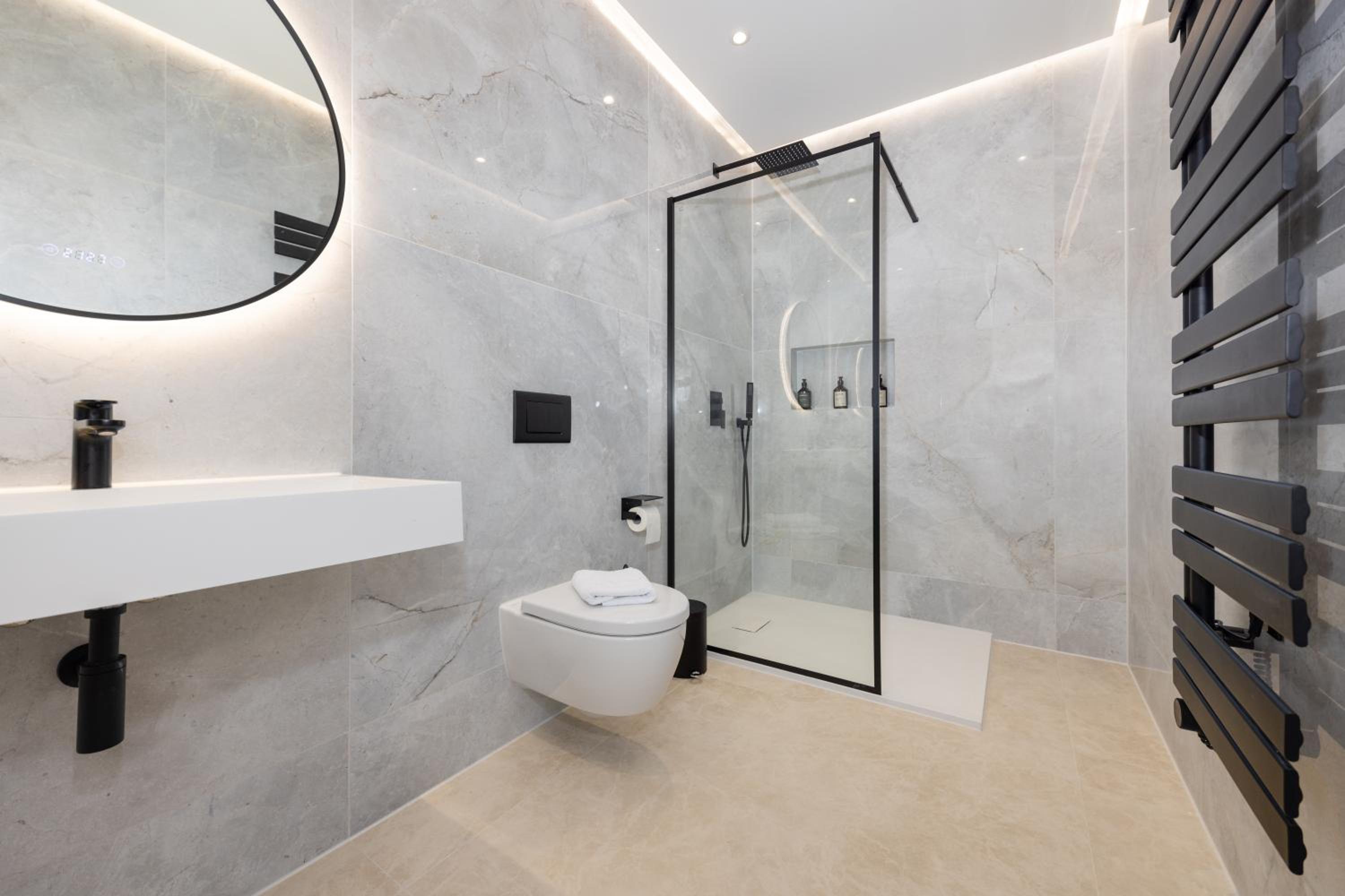 120sqm & 5-room luxury apartment with 2 bathrooms
