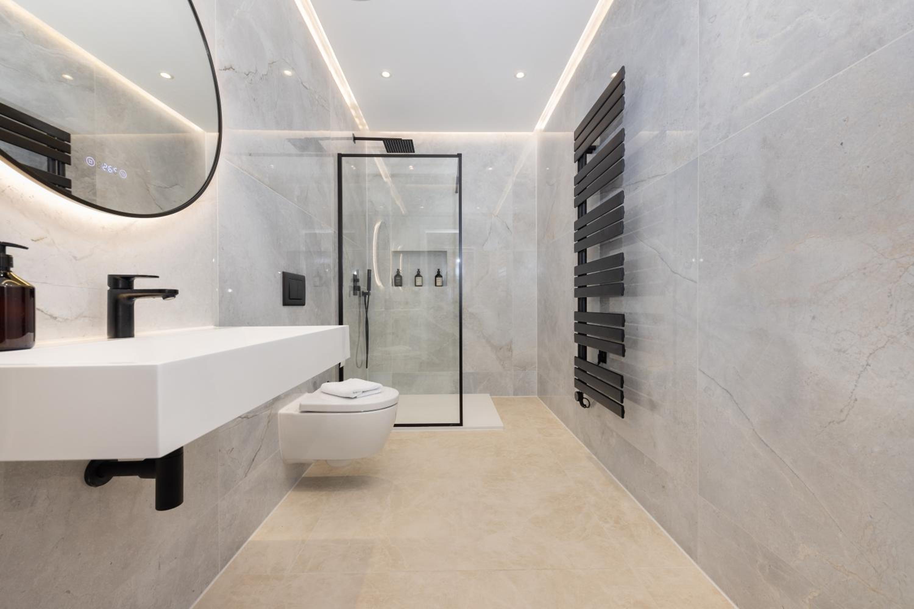 120sqm & 5-room luxury apartment with 2 bathrooms