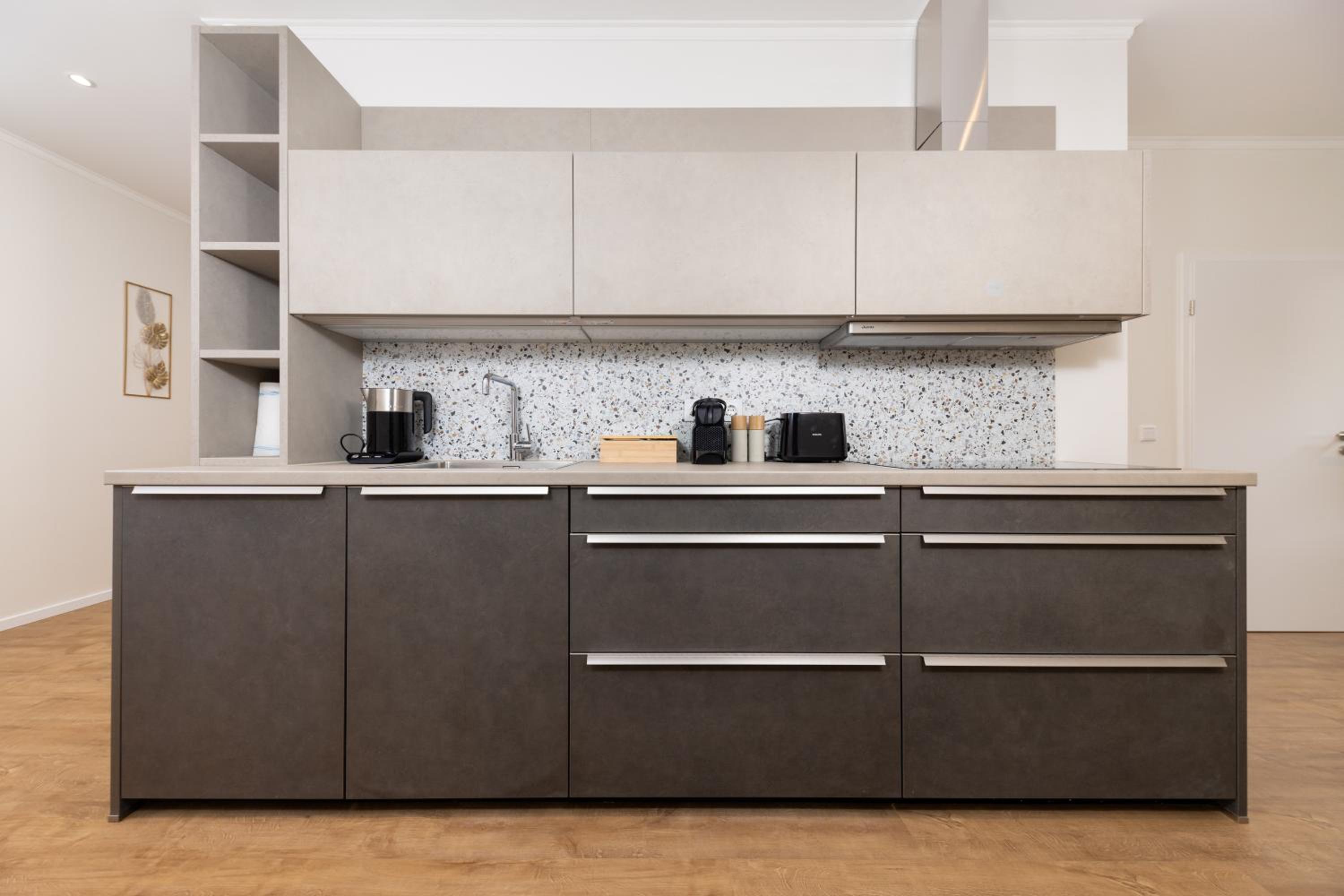 120sqm & 5-room luxury apartment with 2 bathrooms