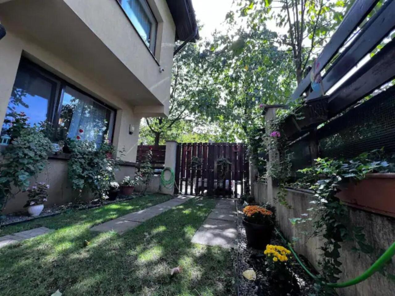 Vila luminoasa cu curte privată view 3