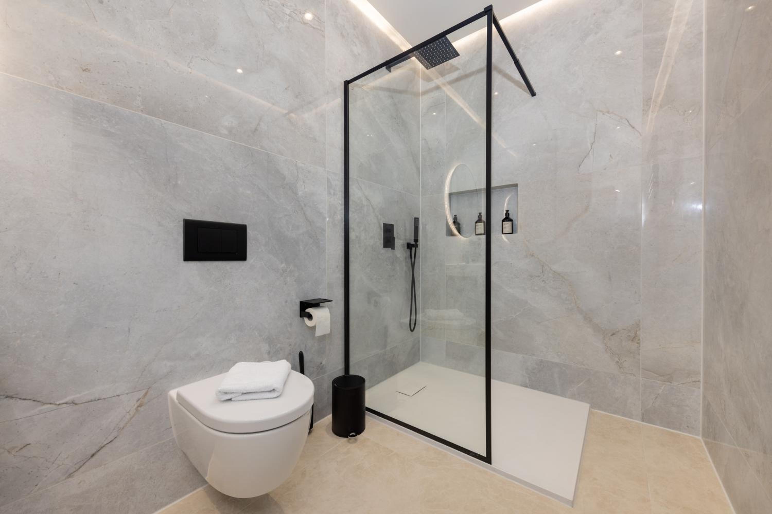 120sqm & 5-room luxury apartment with 2 bathrooms