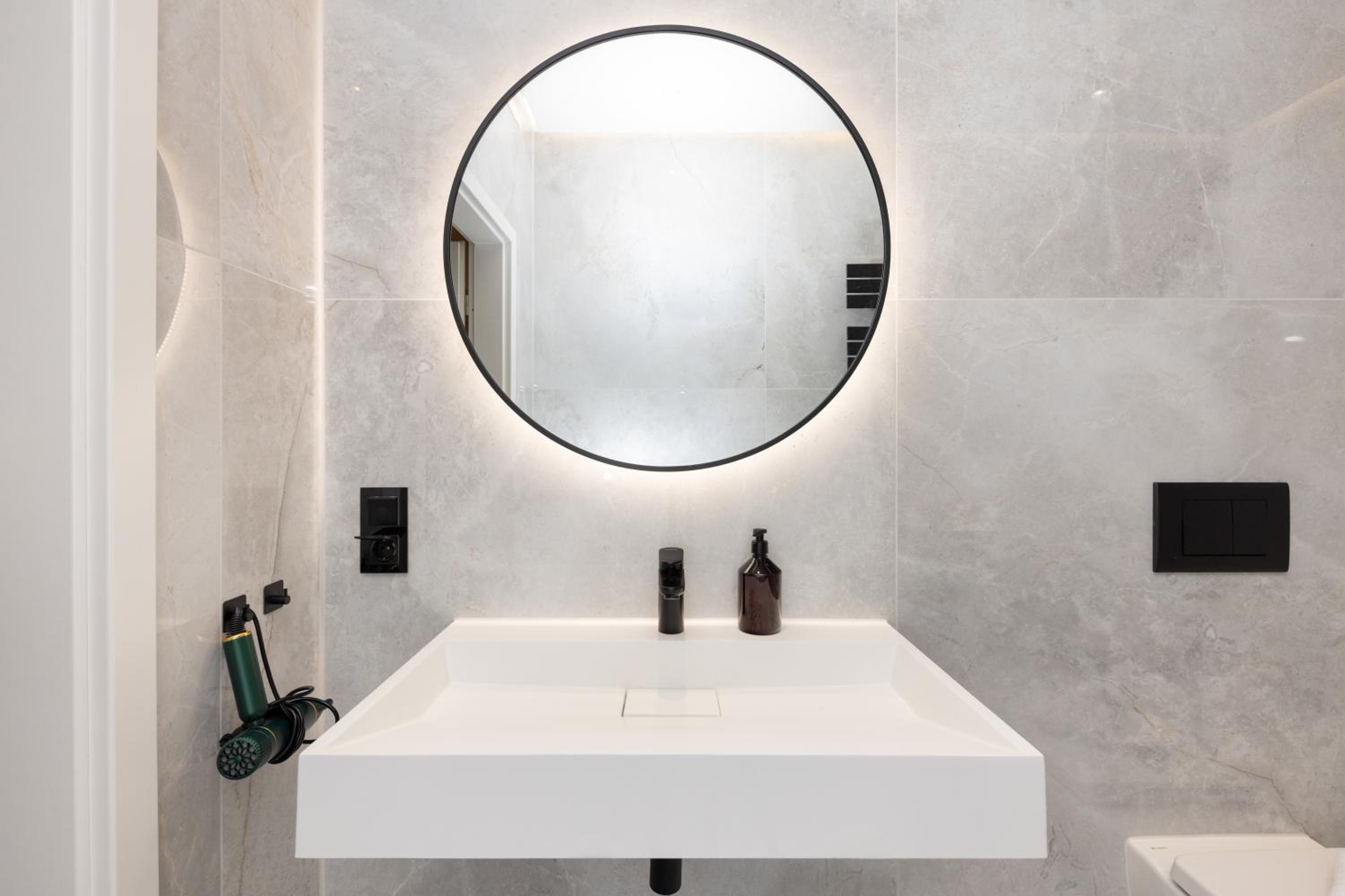 120sqm & 5-room luxury apartment with 2 bathrooms