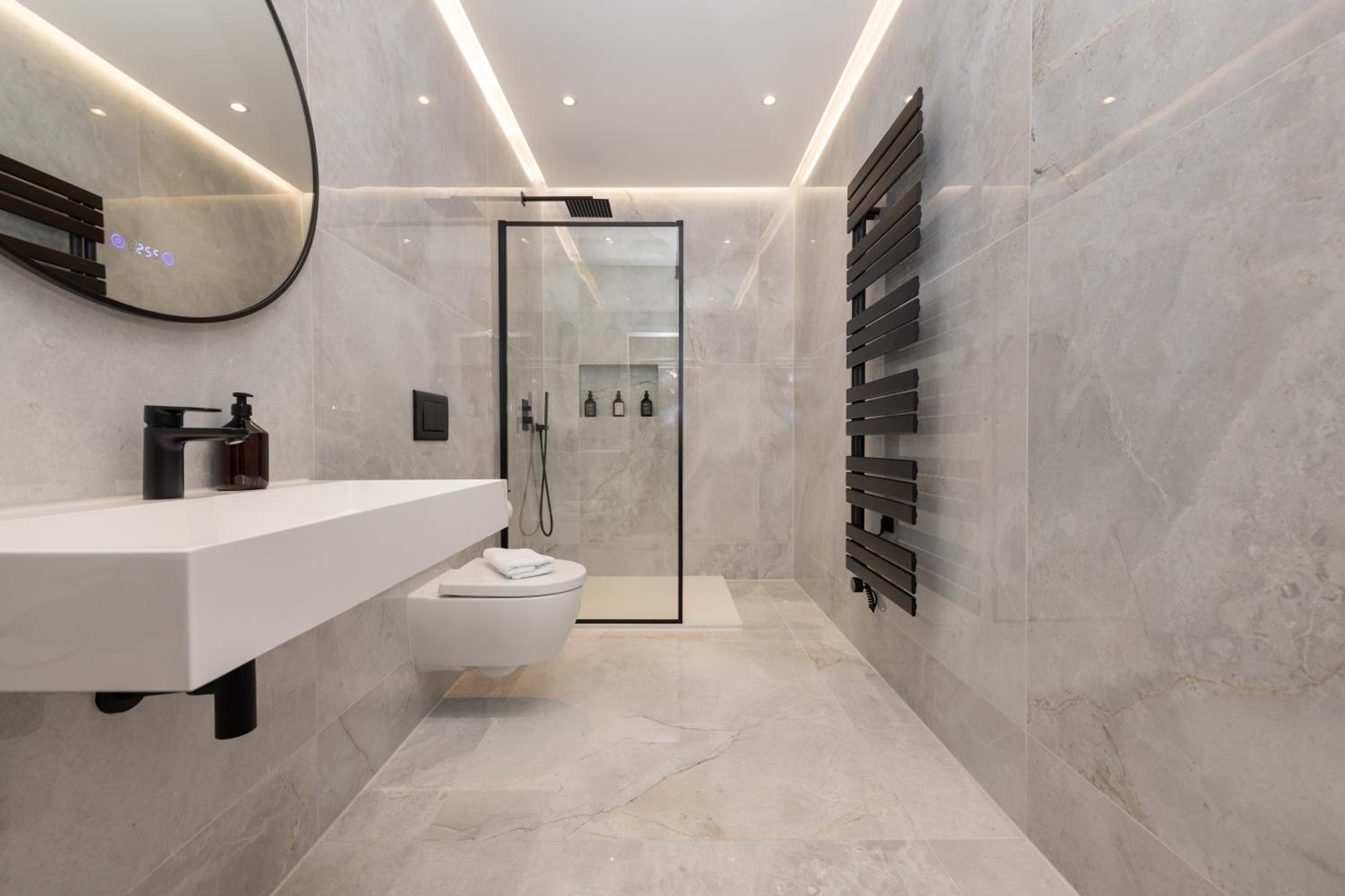 120sqm & 5-room luxury apartment with 2 bathrooms