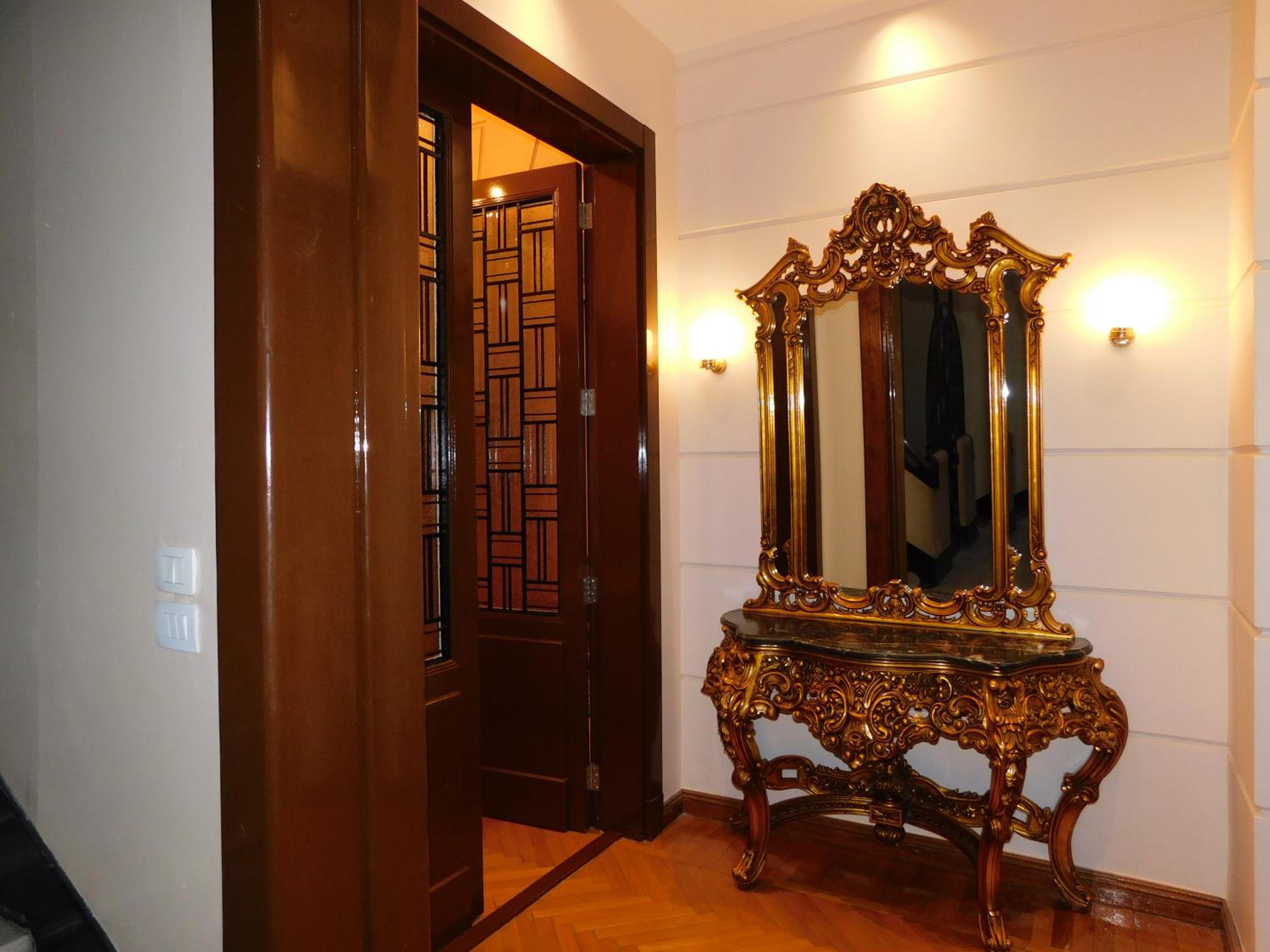 Down Town Luxury Apartment