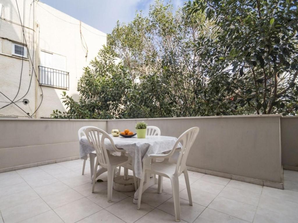 Quiet 2 rooms with large terrace view 2