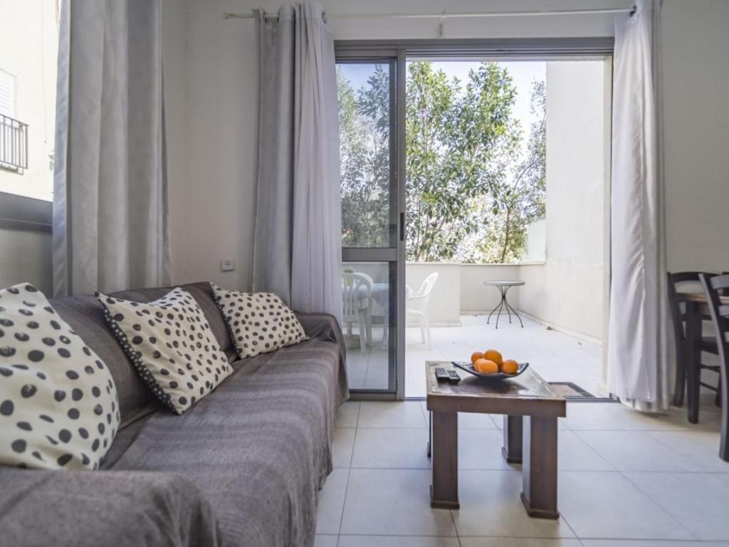 Quiet 2 rooms with large terrace view 4