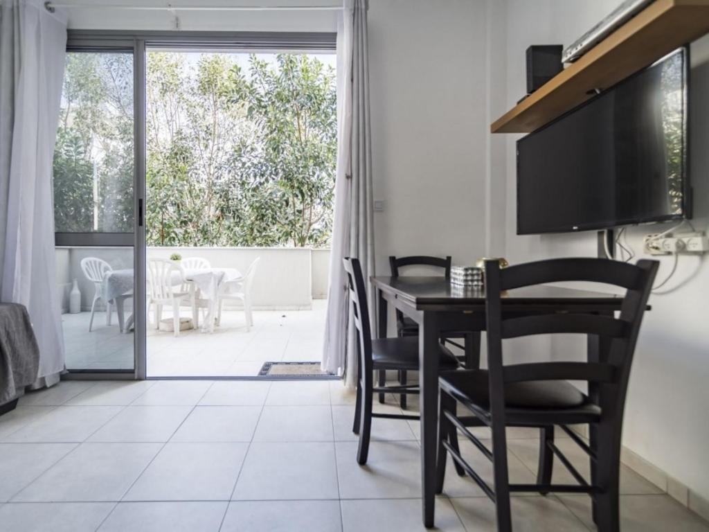 Quiet 2 rooms with large terrace view 5