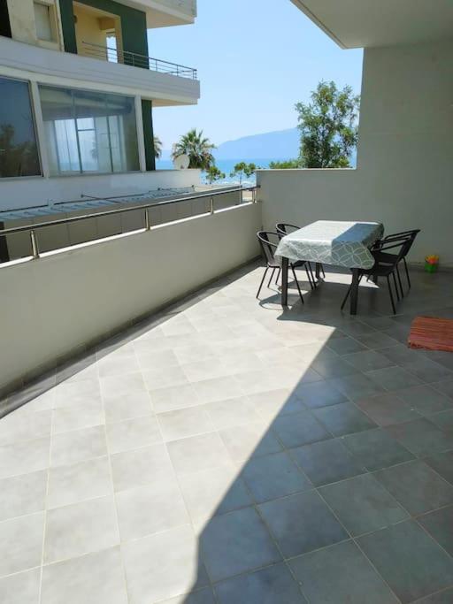 Appartement au bord de mer, grande terrasse!