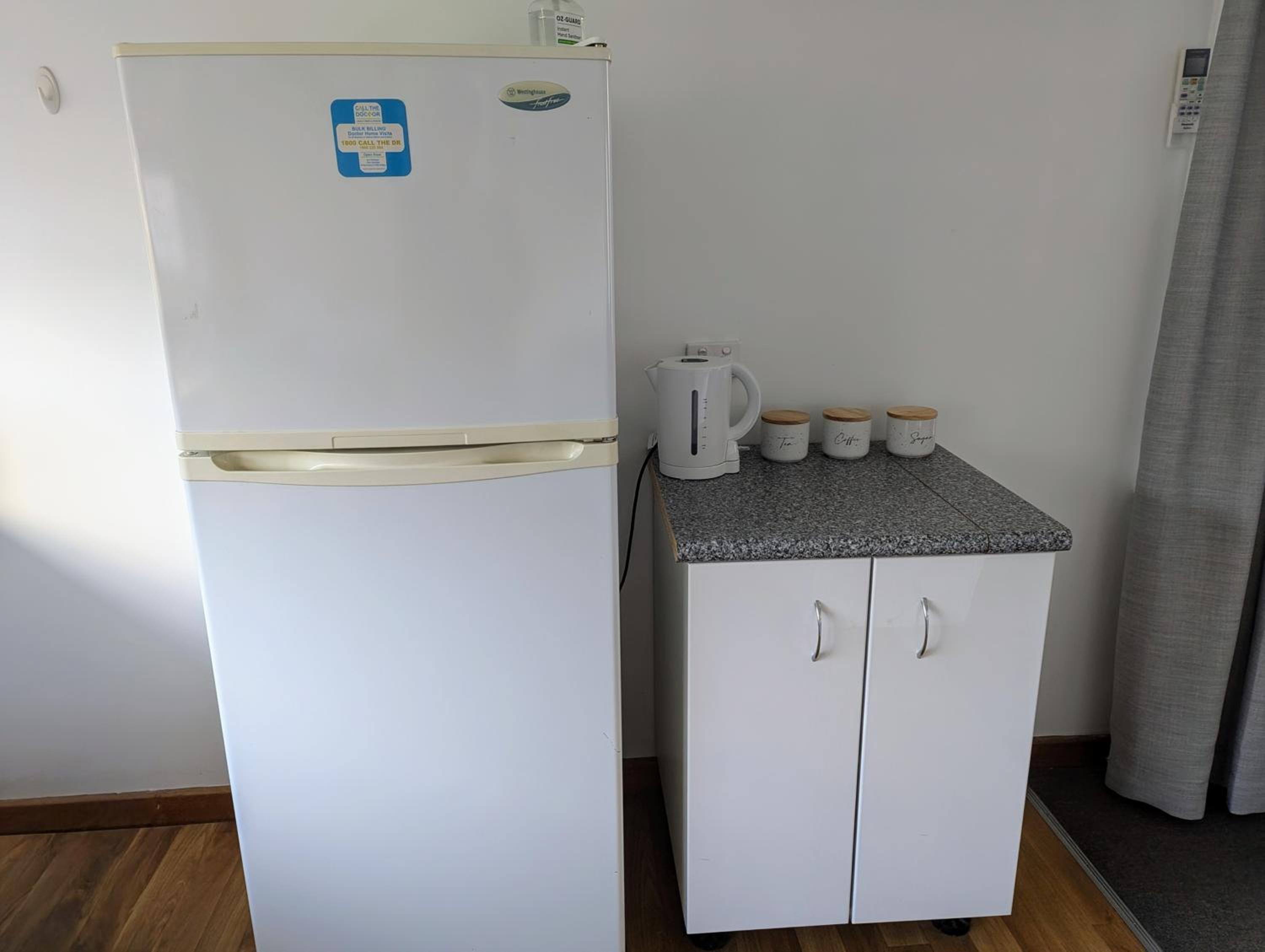Bayley 1 - Walk to city from 2 bedroom apartment with city and mountain views