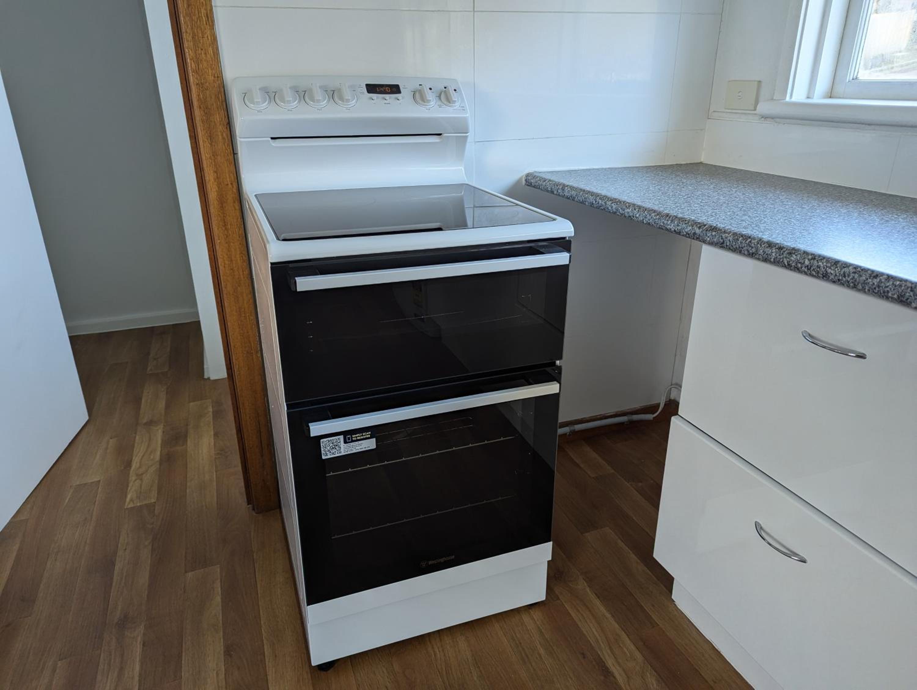 Bayley 1 - Walk to city from 2 bedroom apartment with city and mountain views